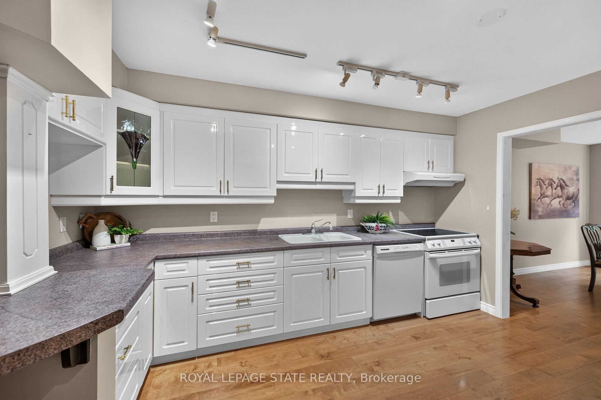 









151


Mcniven

Road, 11,
Hamilton,




ON
L9G 4S7

