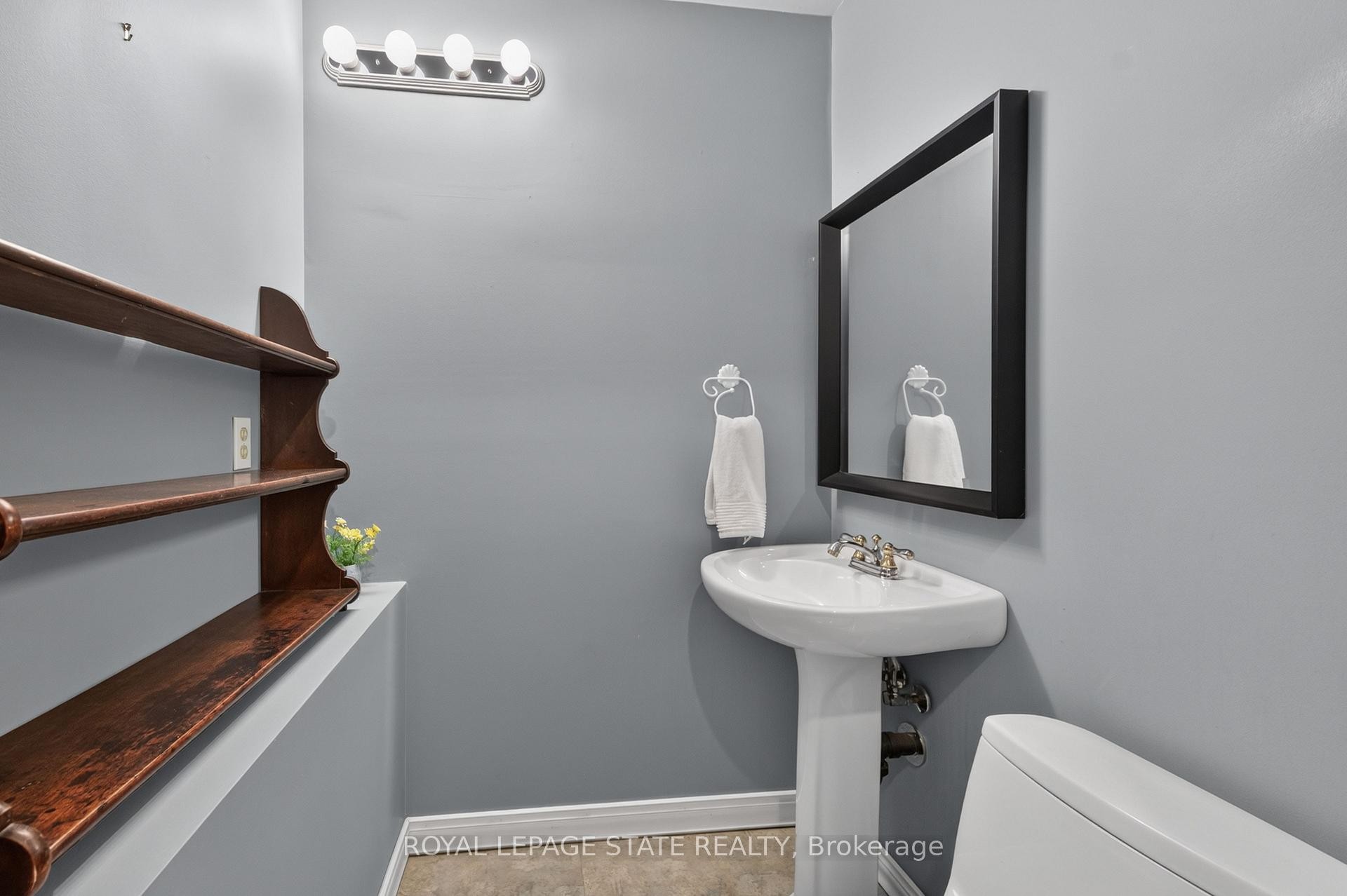 









151


Mcniven

Road, 11,
Hamilton,




ON
L9G 4S7

