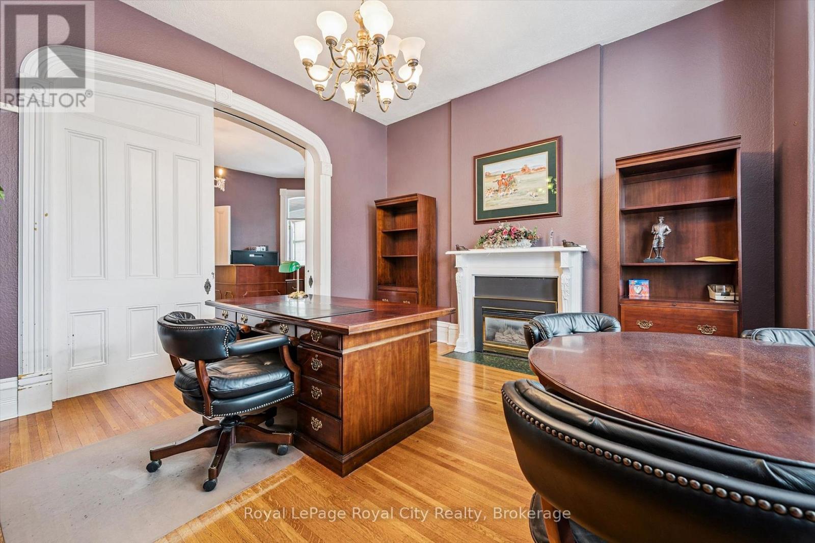












143 NORFOLK STREET

,
Guelph (Downtown),




Ontario
N1H4J7

