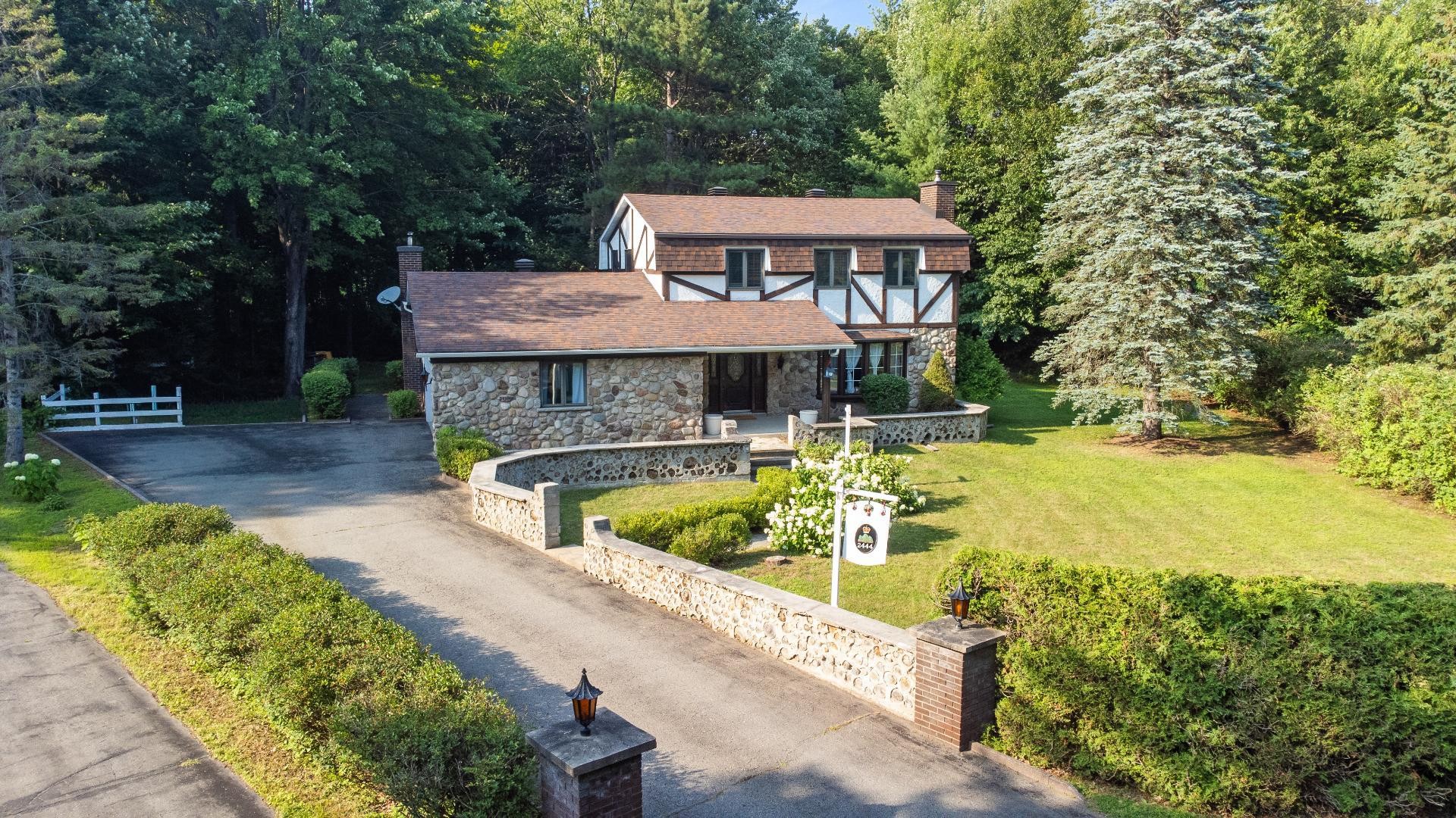 









2444


Place Surrey

,
Saint-Lazare,




QC
J7T2B1

