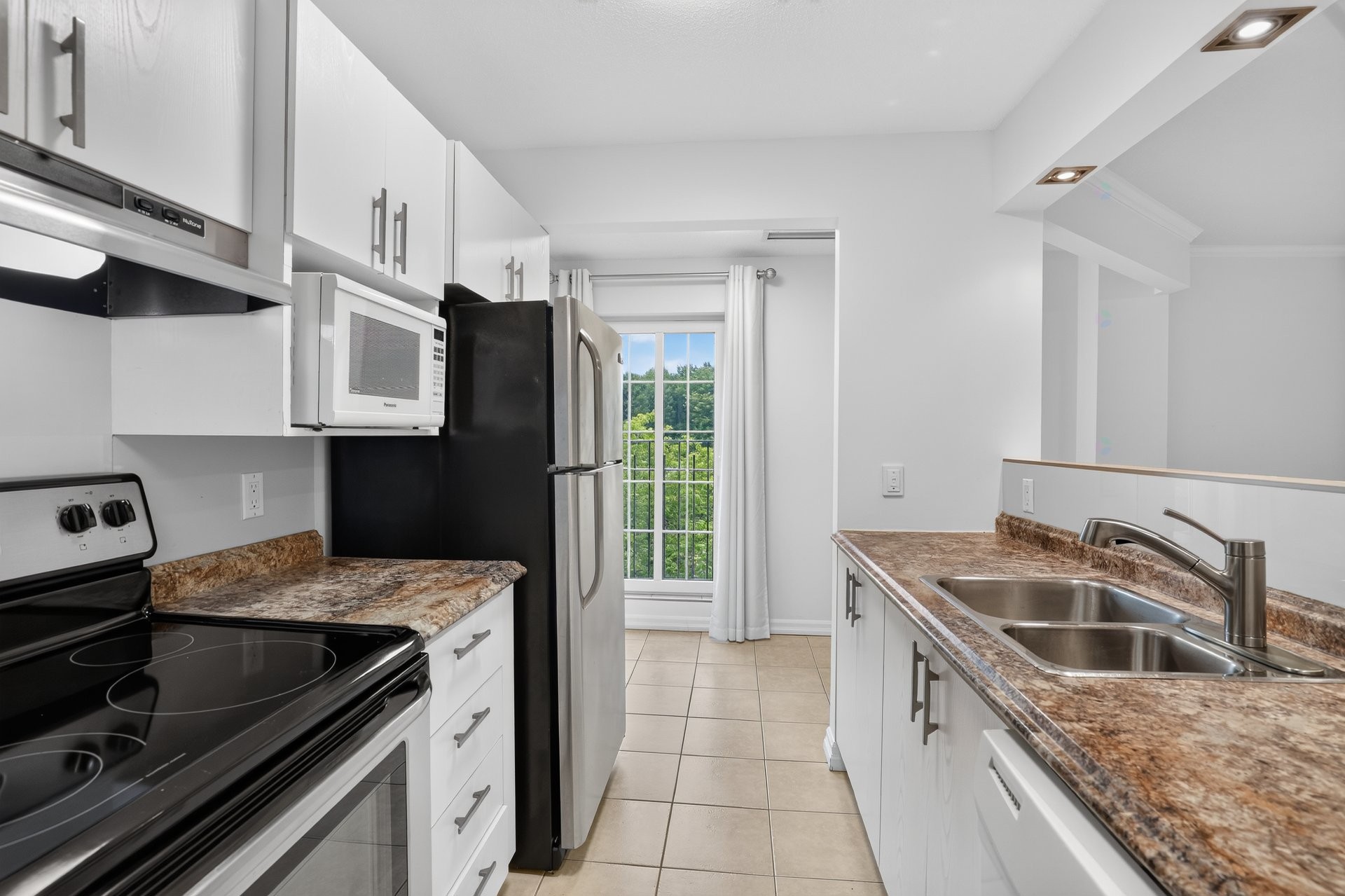 









101


Rue du Château

, 405,
Gatineau (Hull),




QC
J9A3E1

