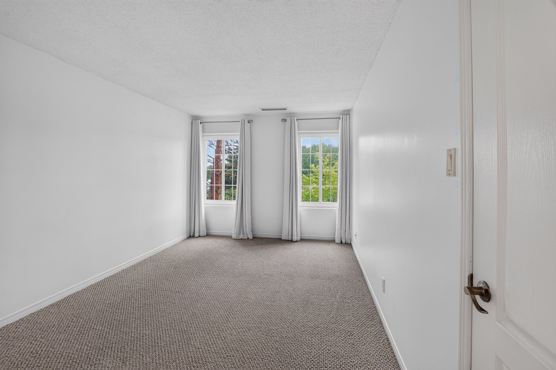 









101


Rue du Château

, 405,
Gatineau (Hull),




QC
J9A3E1

