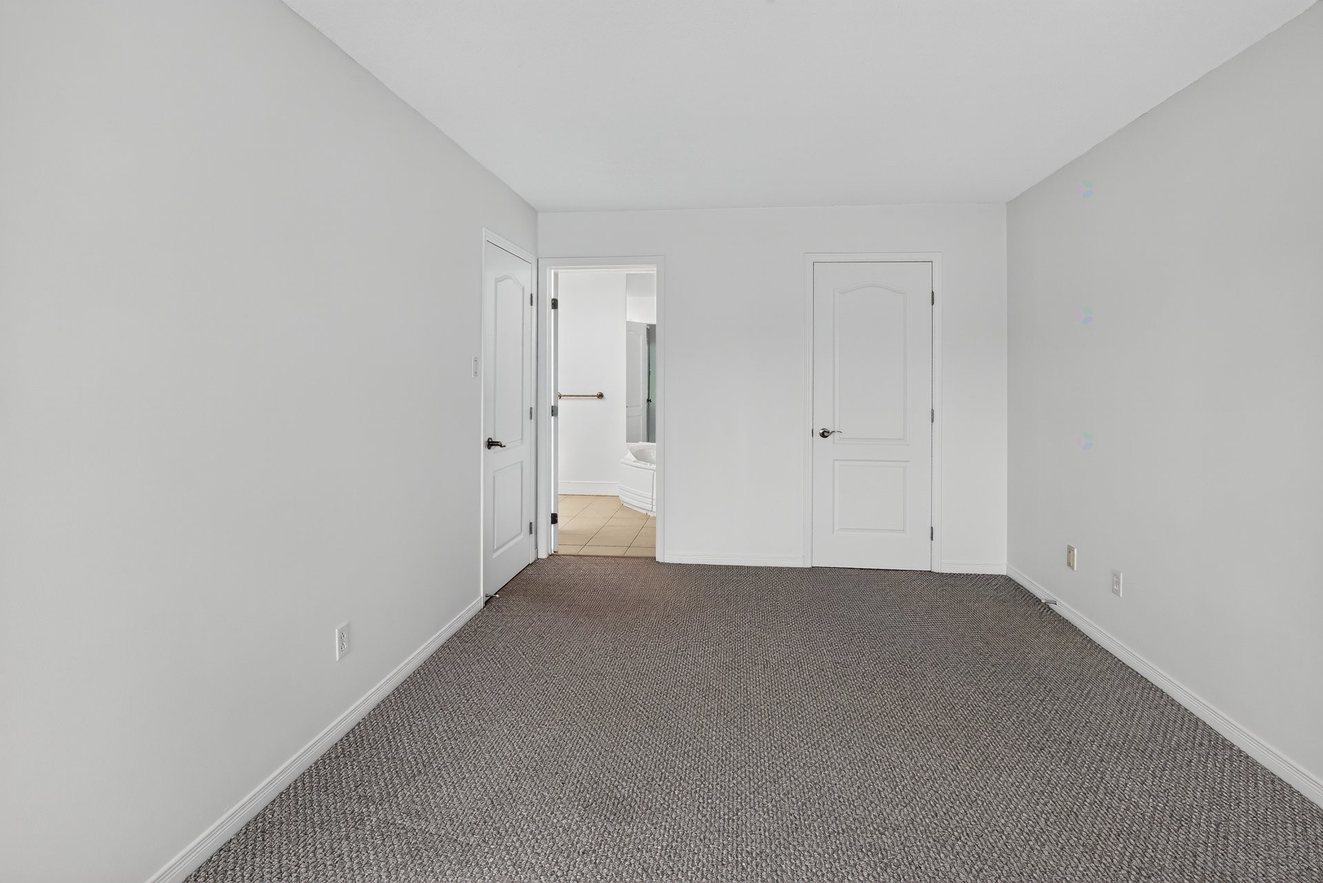 









101


Rue du Château

, 405,
Gatineau (Hull),




QC
J9A3E1


