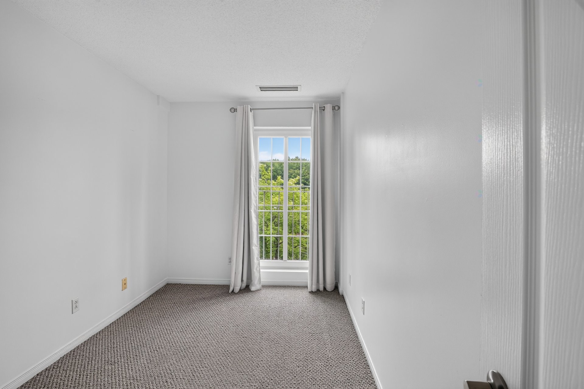 









101


Rue du Château

, 405,
Gatineau (Hull),




QC
J9A3E1

