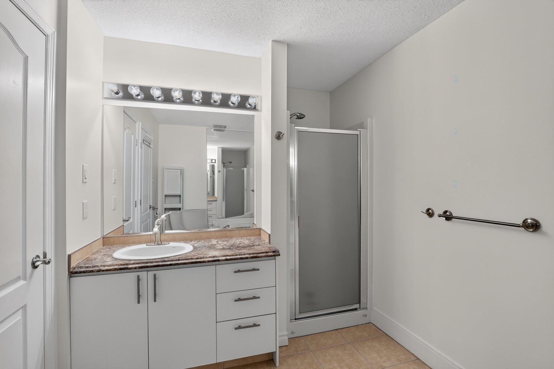 









101


Rue du Château

, 405,
Gatineau (Hull),




QC
J9A3E1

