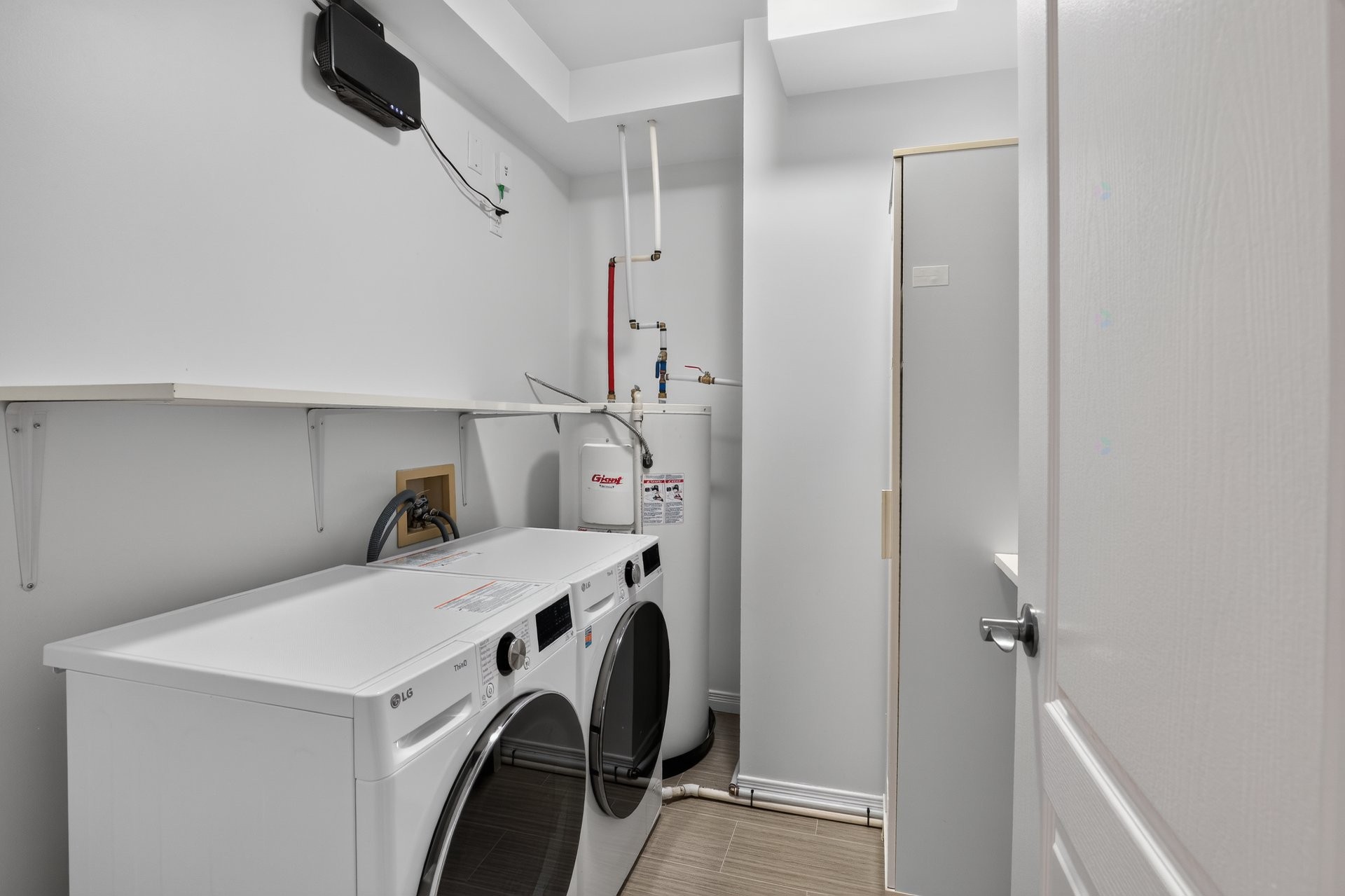 









101


Rue du Château

, 405,
Gatineau (Hull),




QC
J9A3E1

