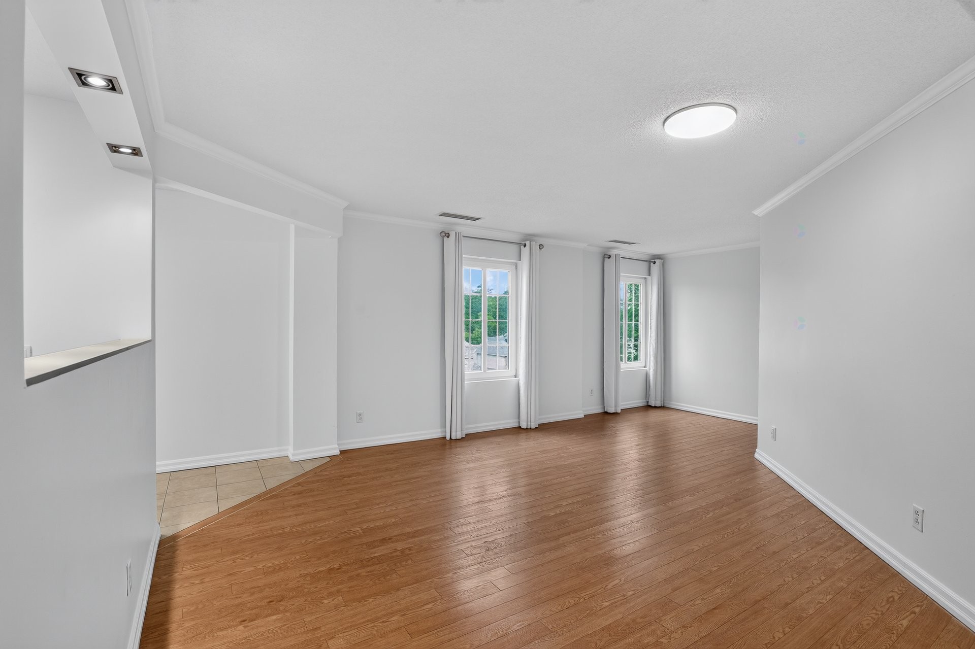 









101


Rue du Château

, 405,
Gatineau (Hull),




QC
J9A3E1

