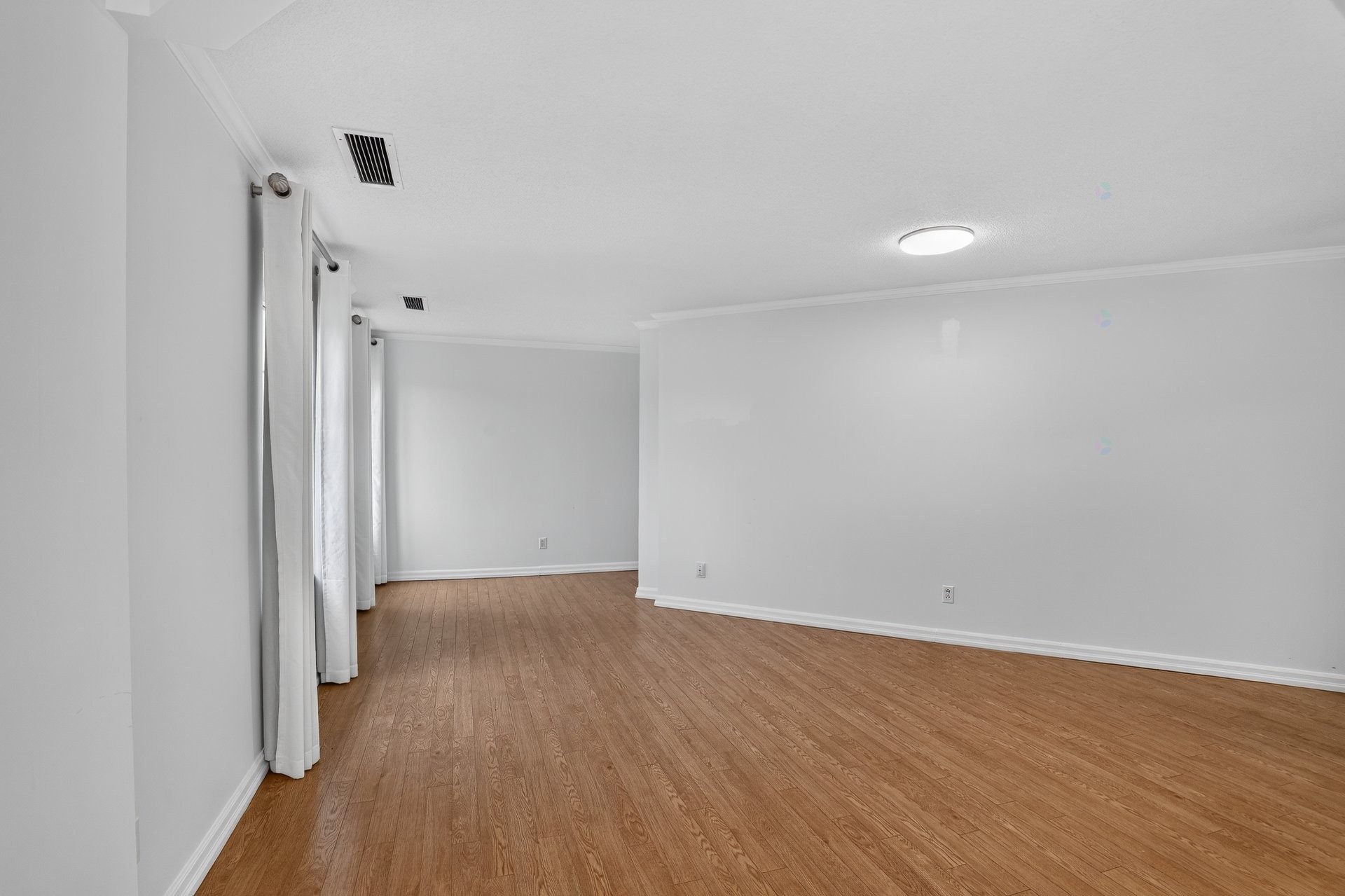 









101


Rue du Château

, 405,
Gatineau (Hull),




QC
J9A3E1

