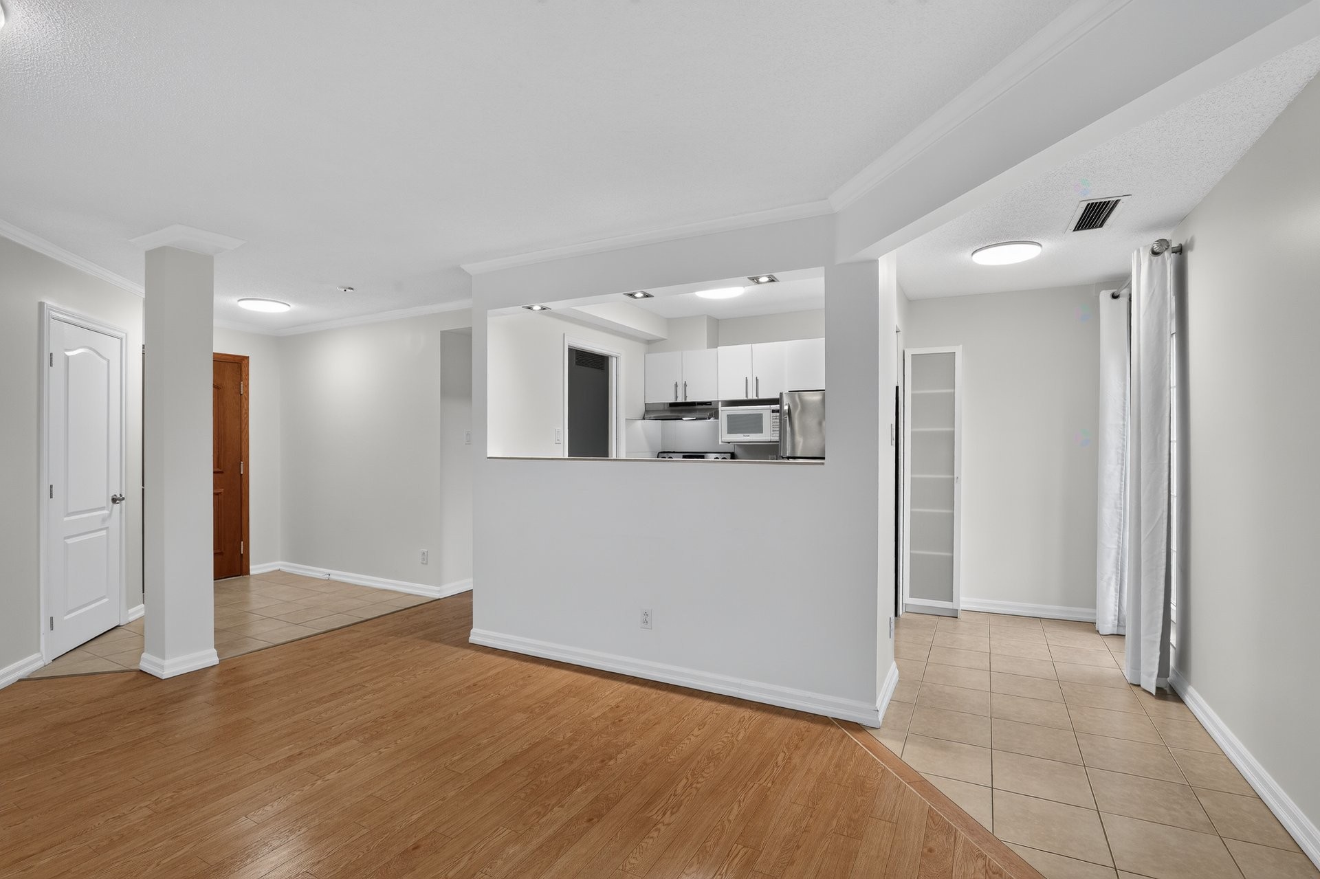 









101


Rue du Château

, 405,
Gatineau (Hull),




QC
J9A3E1

