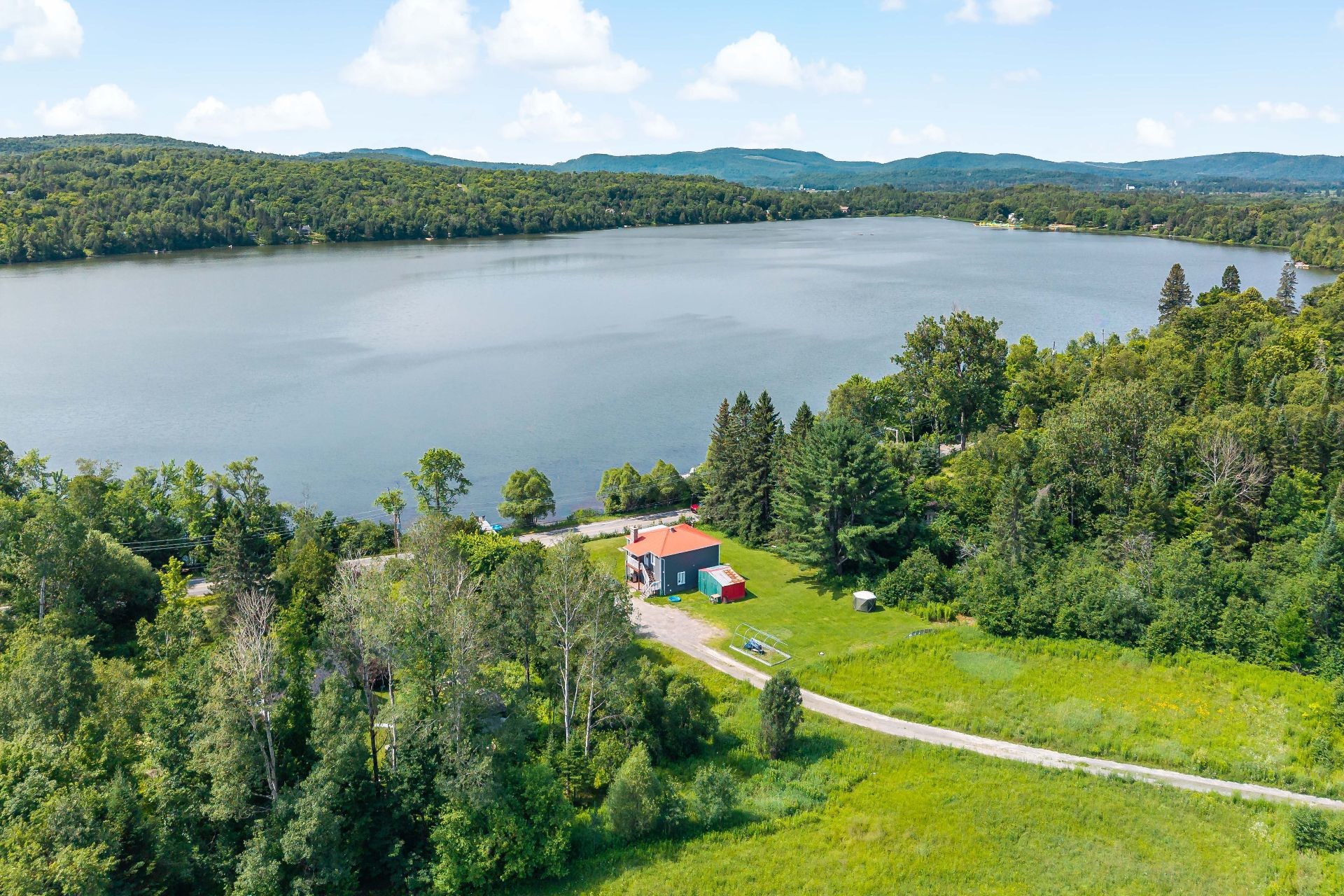









215

 - 217


Ch. Paquette

,
Mont-Tremblant,




QC
J8E2A7

