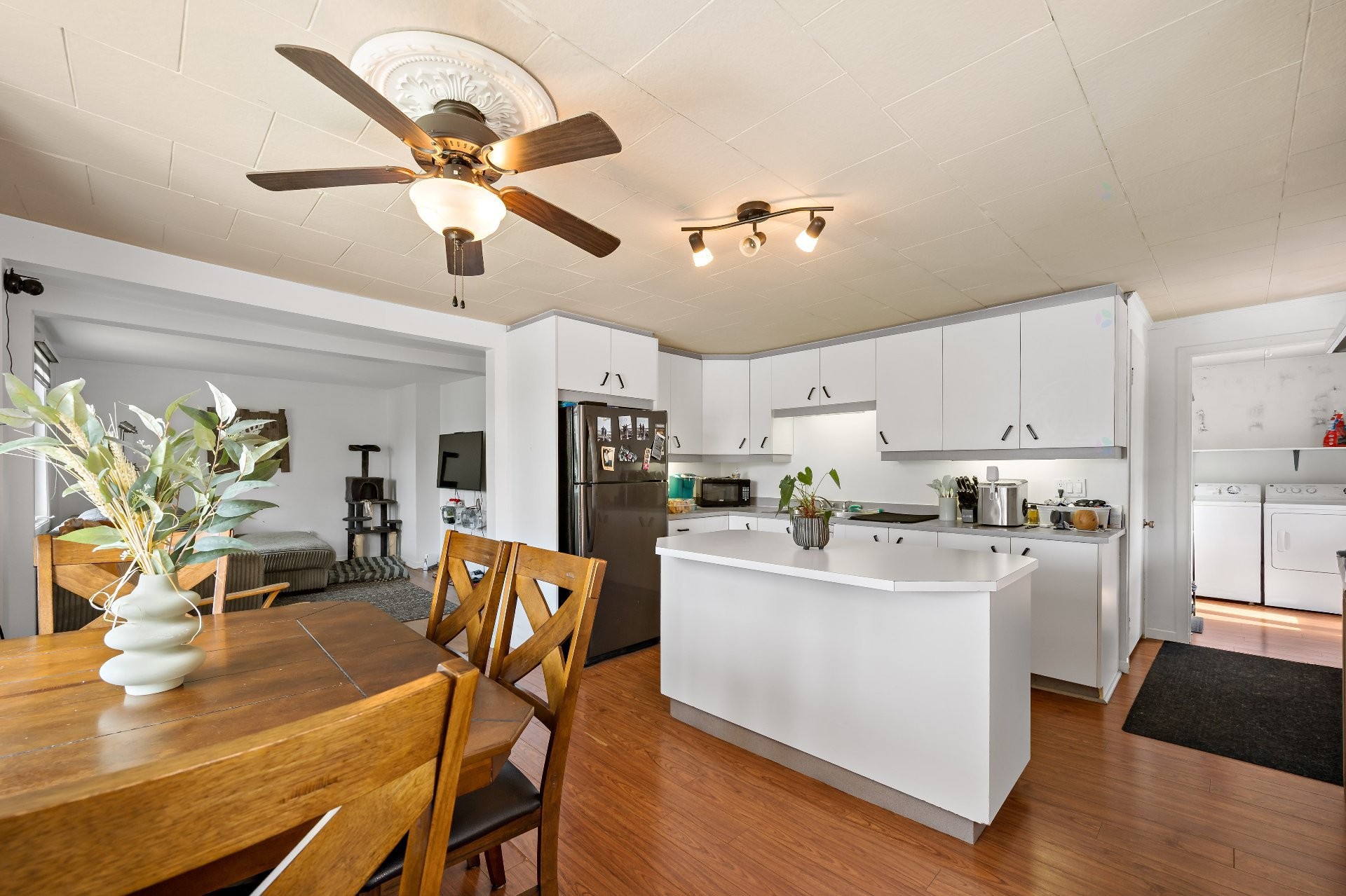 









215

 - 217


Ch. Paquette

,
Mont-Tremblant,




QC
J8E2A7

