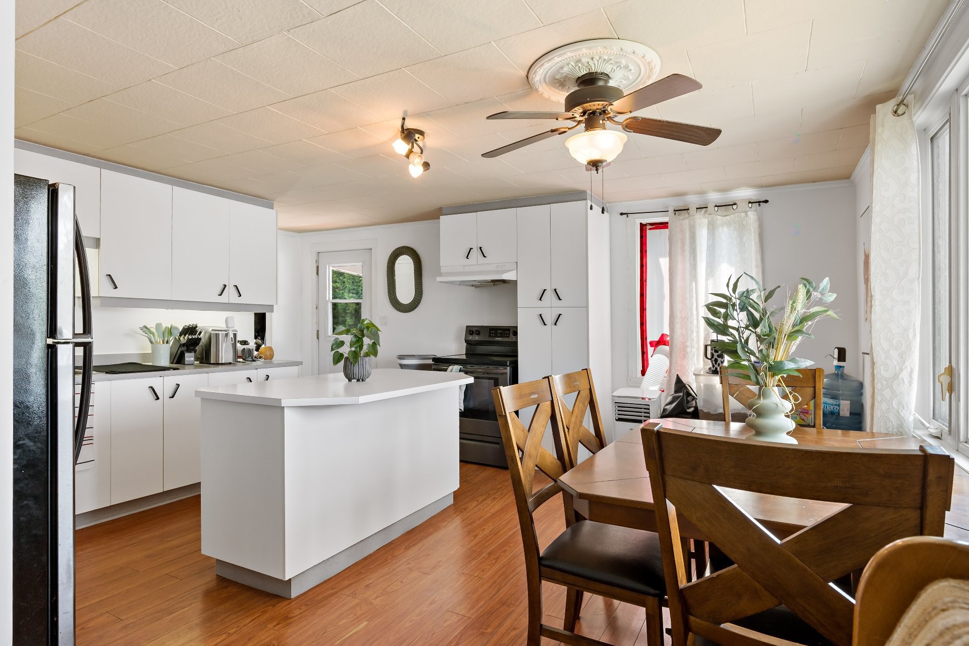 









215

 - 217


Ch. Paquette

,
Mont-Tremblant,




QC
J8E2A7

