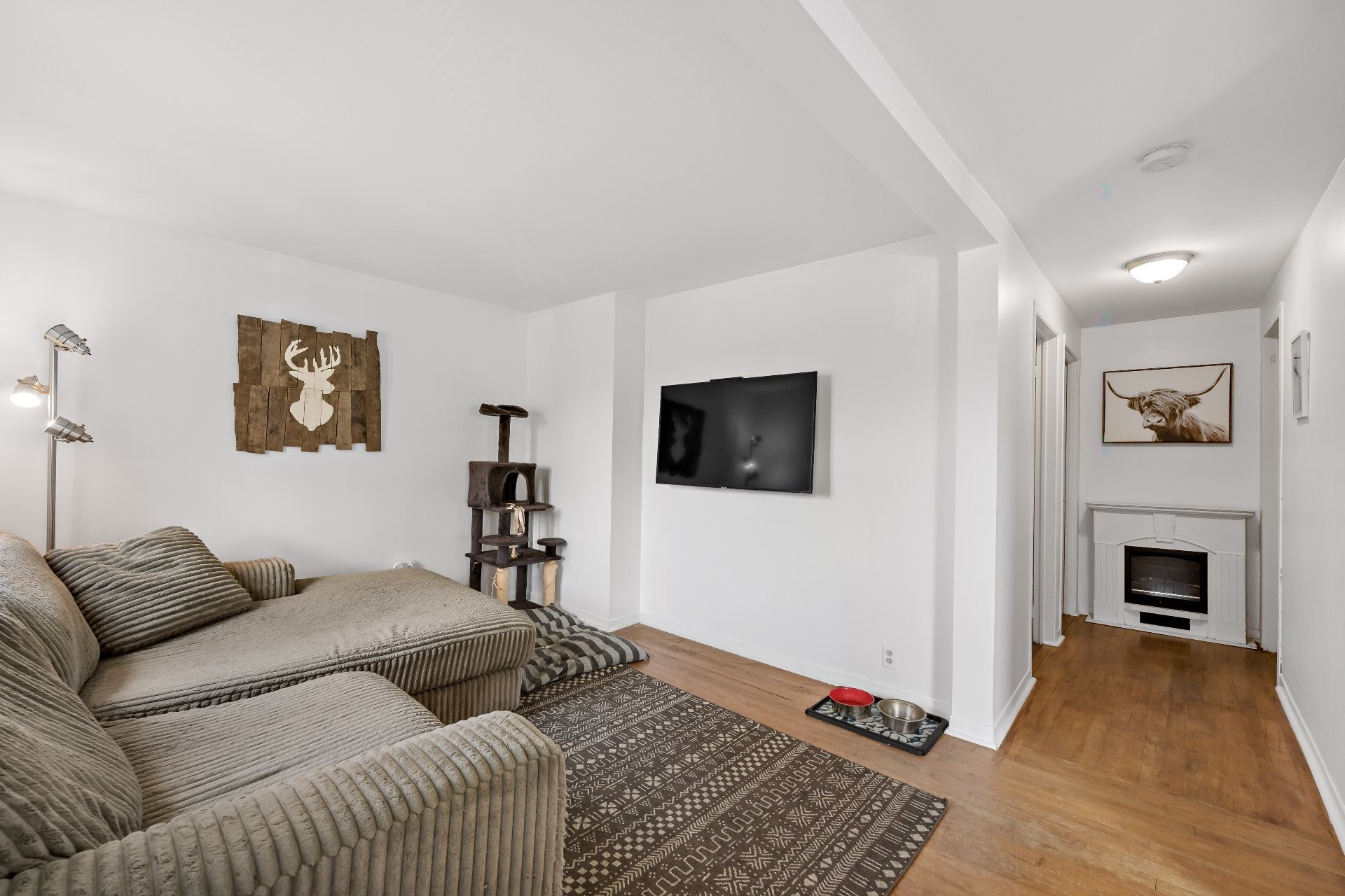 









215

 - 217


Ch. Paquette

,
Mont-Tremblant,




QC
J8E2A7

