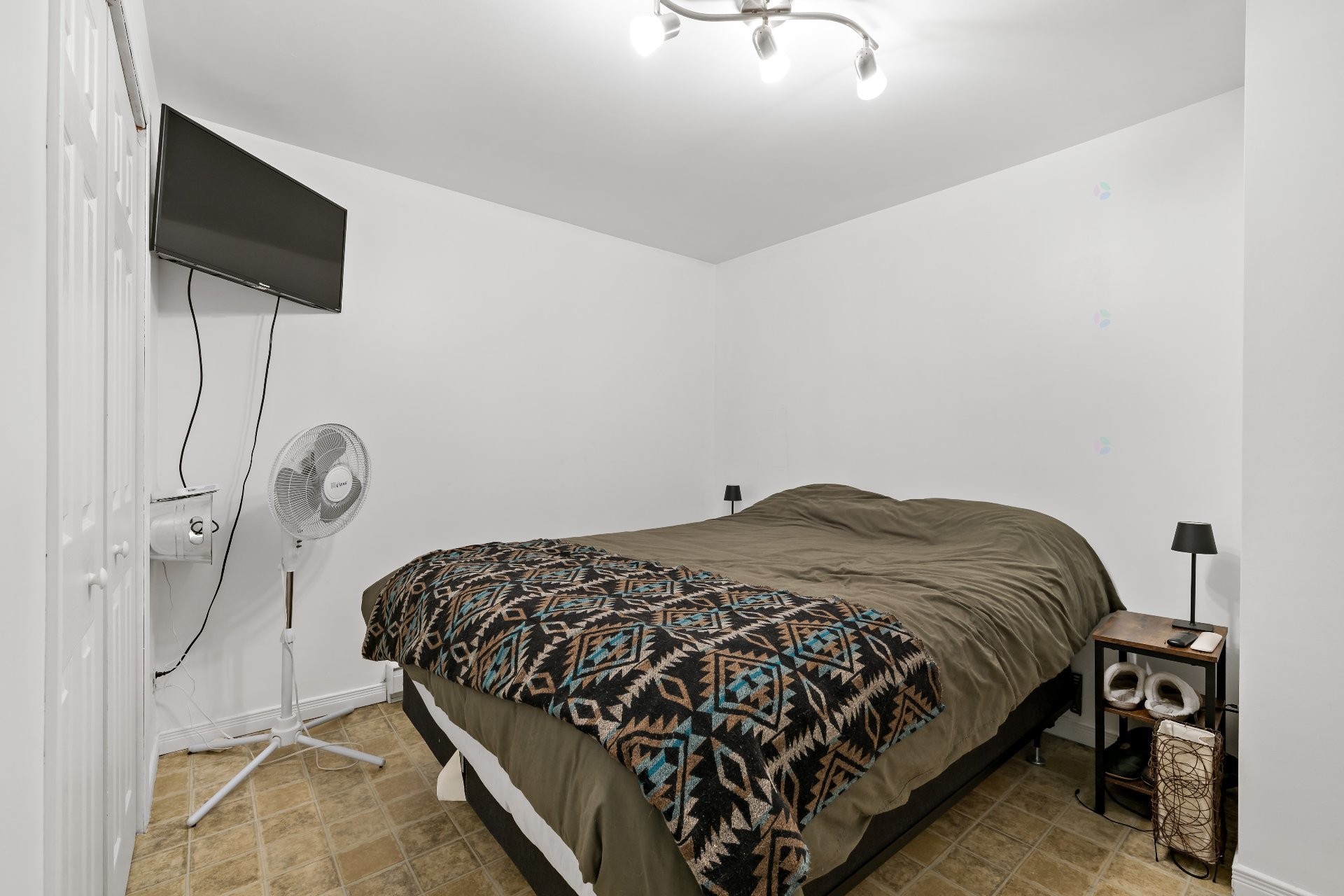 









215

 - 217


Ch. Paquette

,
Mont-Tremblant,




QC
J8E2A7

