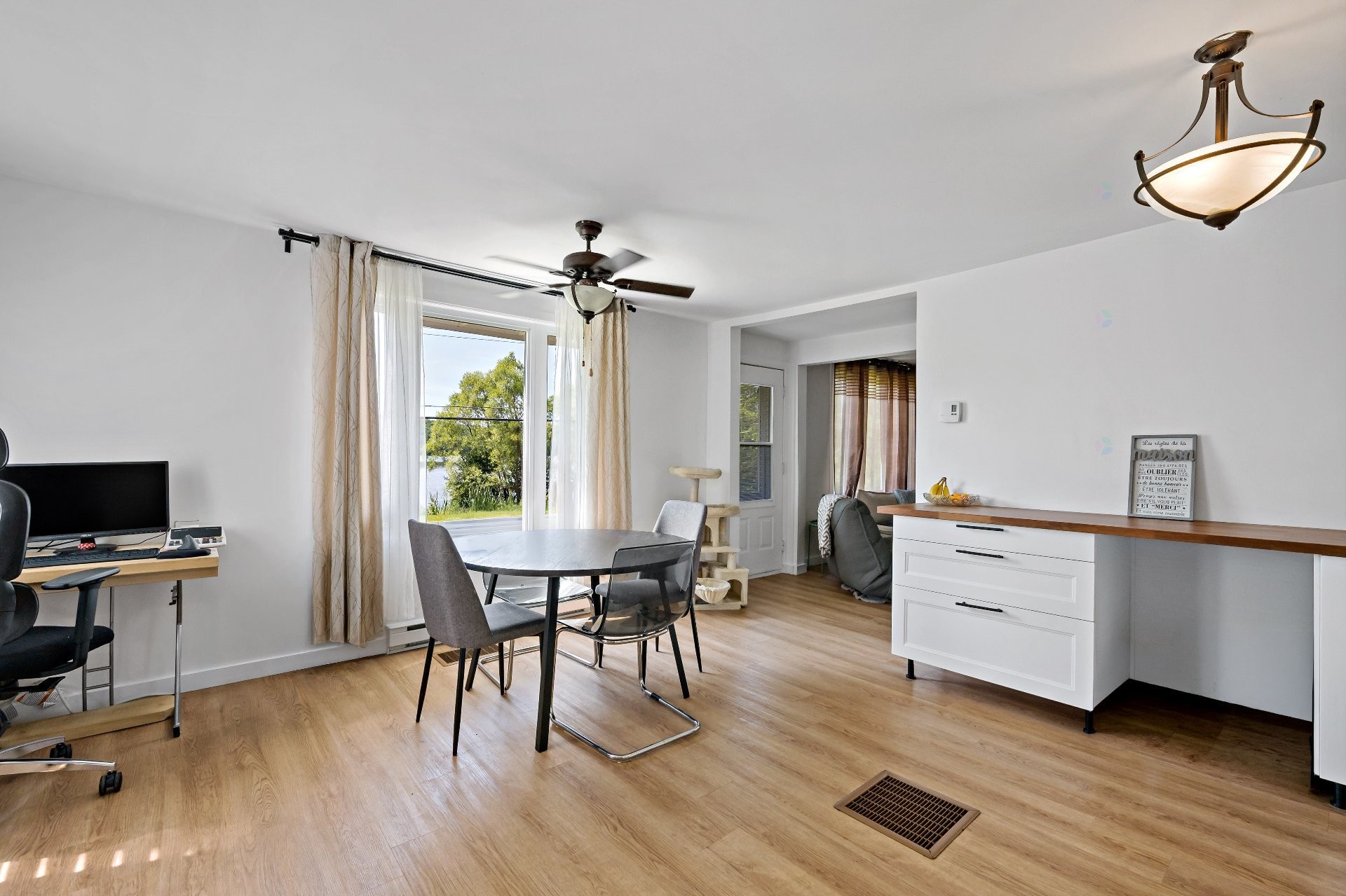 









215

 - 217


Ch. Paquette

,
Mont-Tremblant,




QC
J8E2A7


