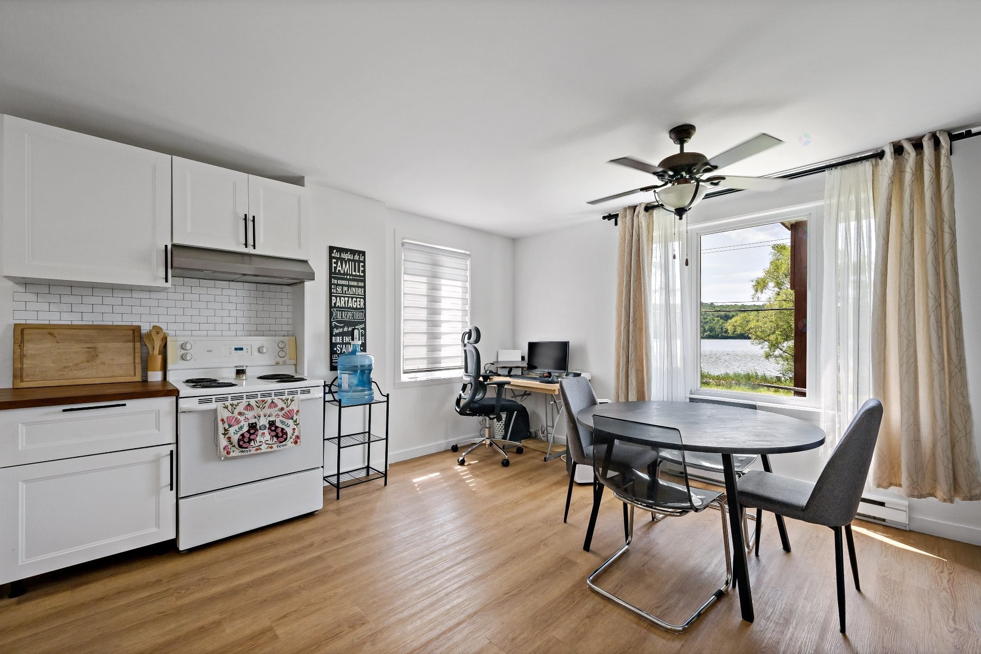 









215

 - 217


Ch. Paquette

,
Mont-Tremblant,




QC
J8E2A7

