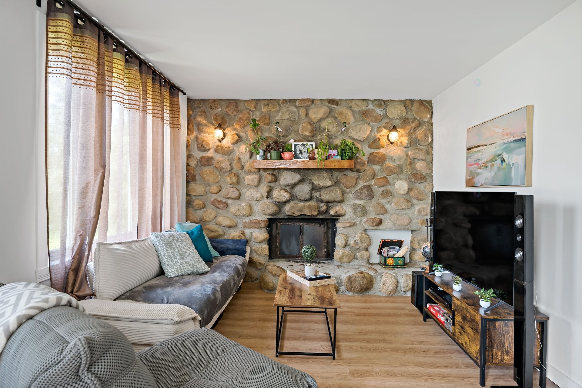 









215

 - 217


Ch. Paquette

,
Mont-Tremblant,




QC
J8E2A7

