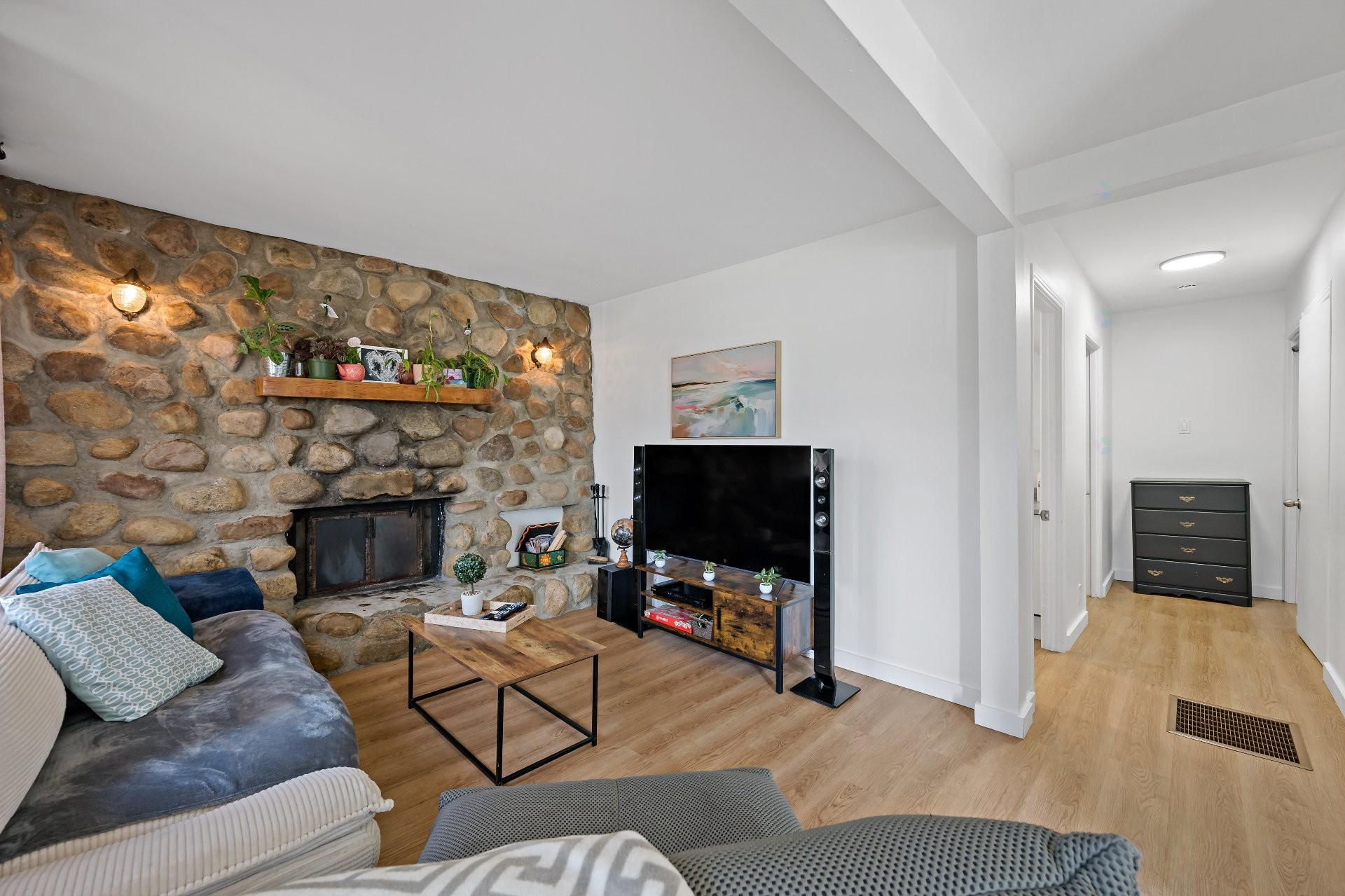 









215

 - 217


Ch. Paquette

,
Mont-Tremblant,




QC
J8E2A7

