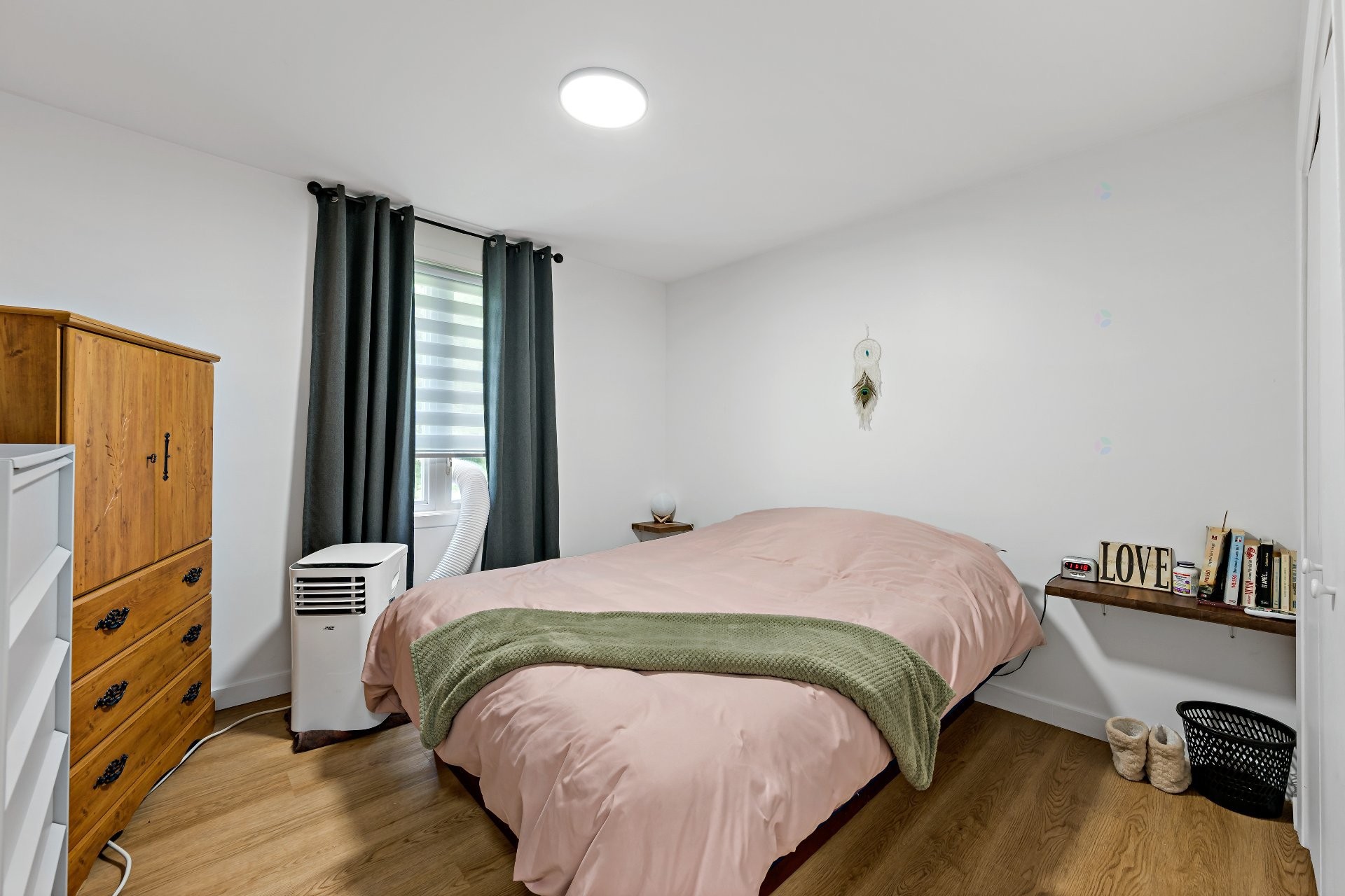 









215

 - 217


Ch. Paquette

,
Mont-Tremblant,




QC
J8E2A7

