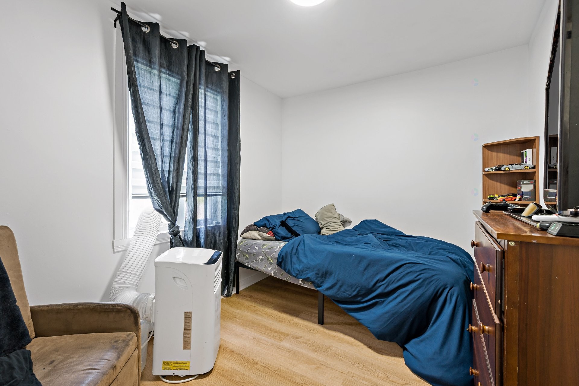 









215

 - 217


Ch. Paquette

,
Mont-Tremblant,




QC
J8E2A7

