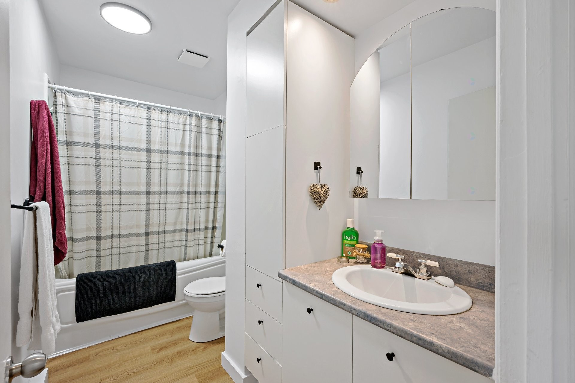









215

 - 217


Ch. Paquette

,
Mont-Tremblant,




QC
J8E2A7

