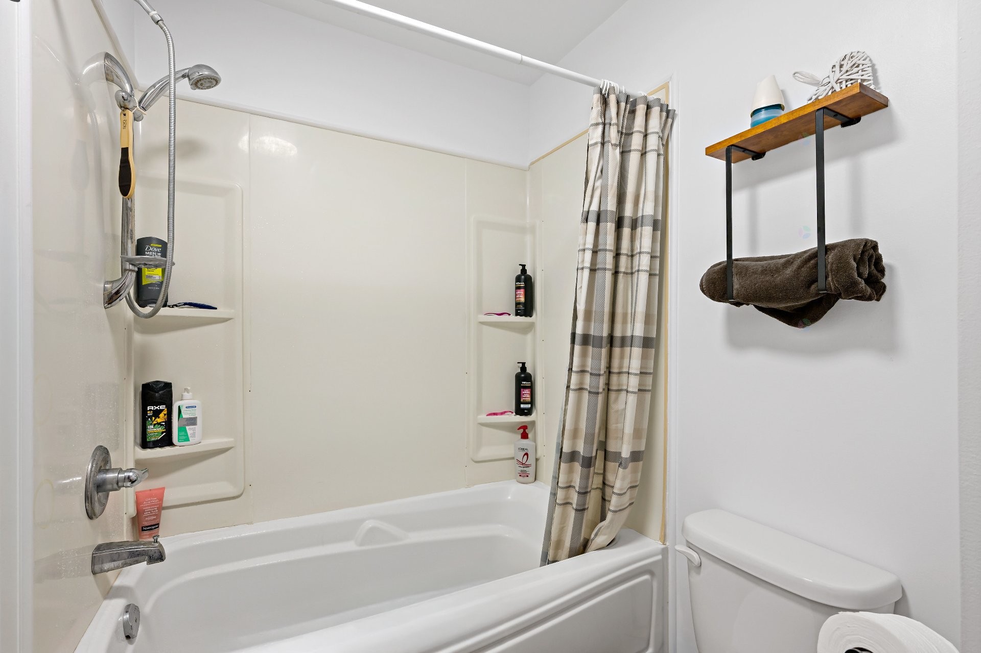 









215

 - 217


Ch. Paquette

,
Mont-Tremblant,




QC
J8E2A7

