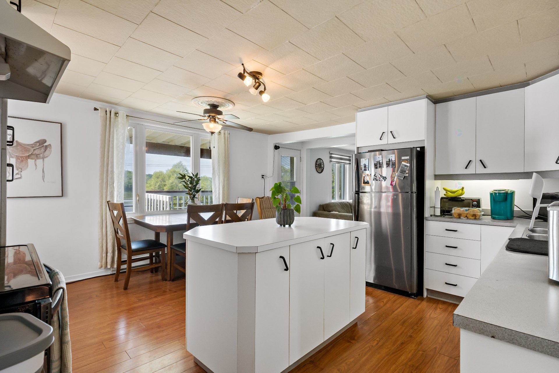 









215

 - 217


Ch. Paquette

,
Mont-Tremblant,




QC
J8E2A7

