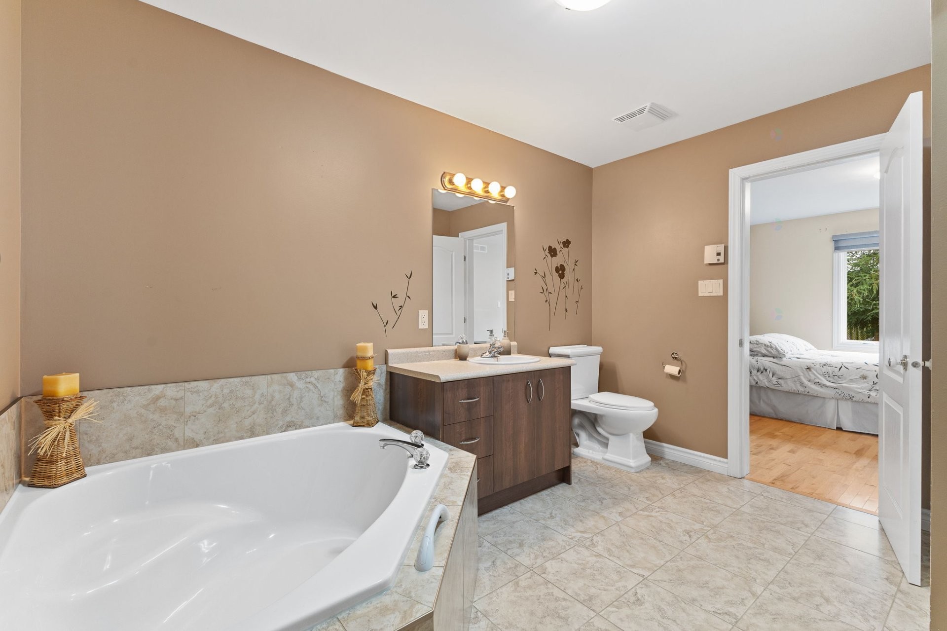 









113


Rue Marie-Louise-McGregor 

,
Gatineau (Buckingham),




QC
J8L0E2

