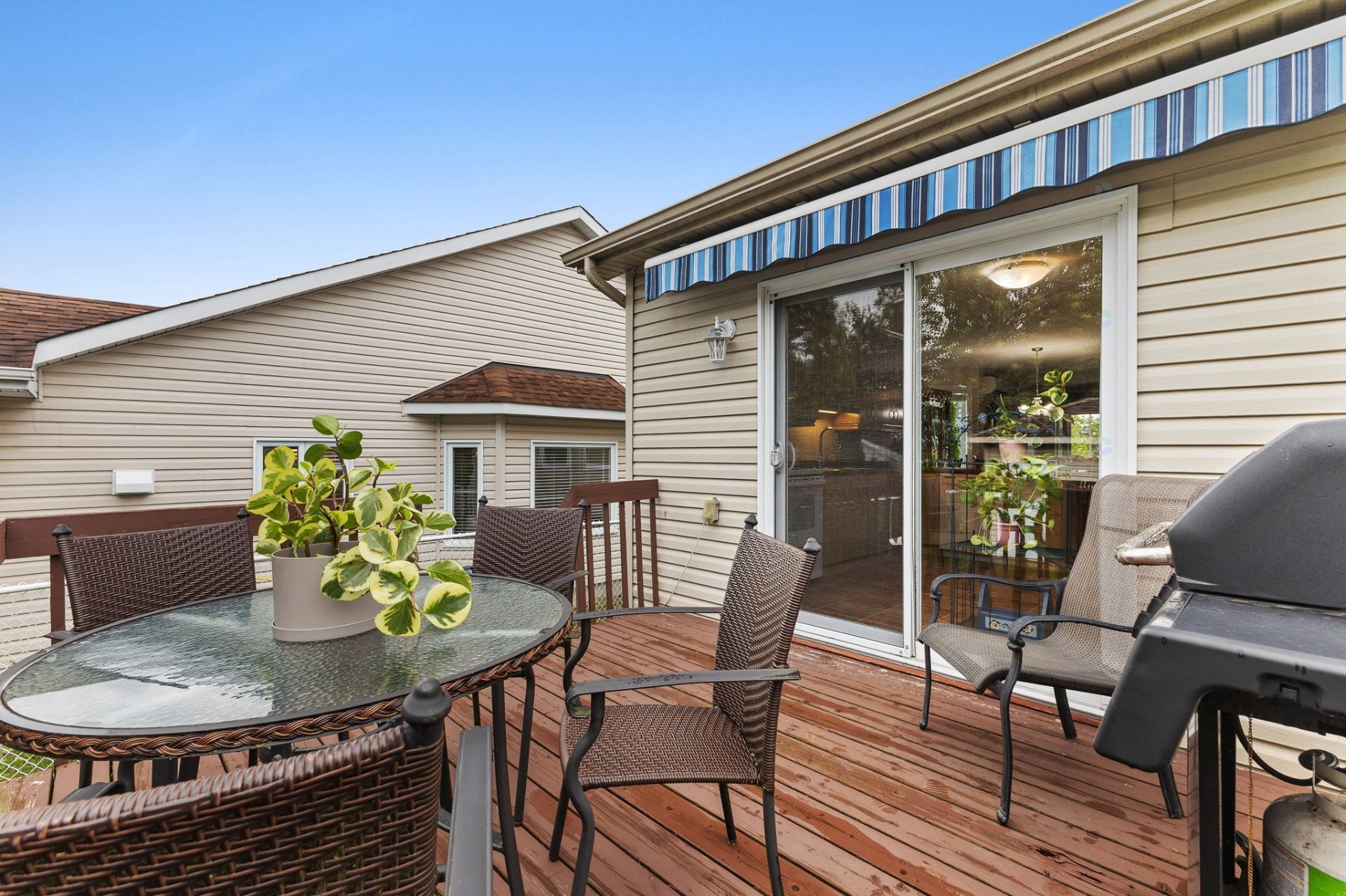 









113


Rue Marie-Louise-McGregor 

,
Gatineau (Buckingham),




QC
J8L0E2

