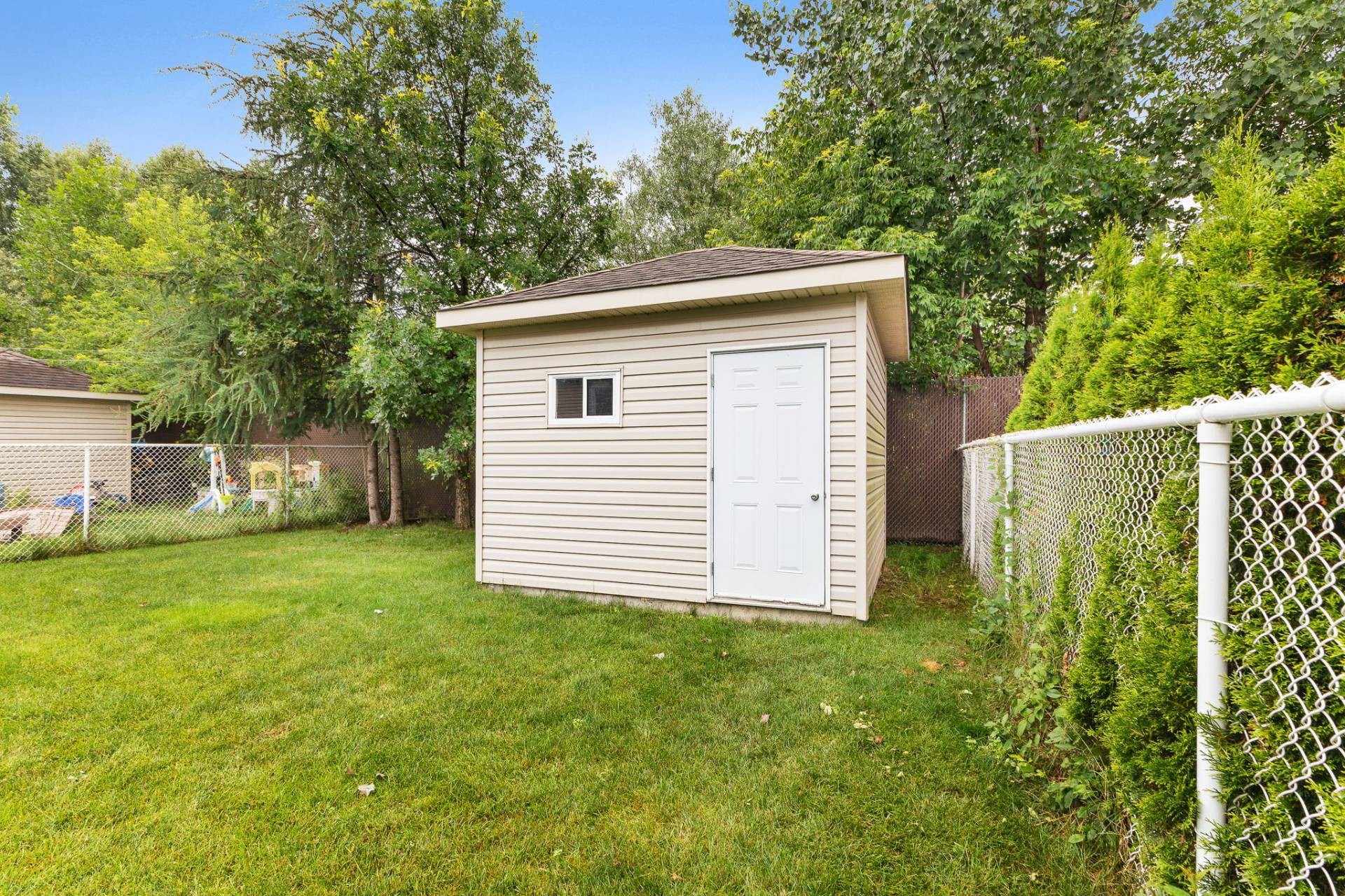 









113


Rue Marie-Louise-McGregor 

,
Gatineau (Buckingham),




QC
J8L0E2

