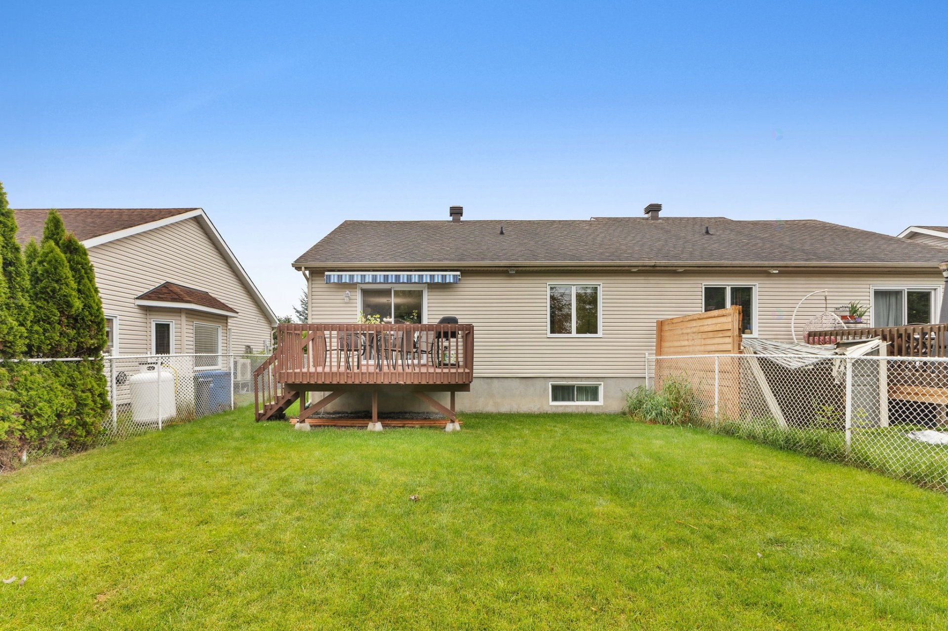 









113


Rue Marie-Louise-McGregor 

,
Gatineau (Buckingham),




QC
J8L0E2

