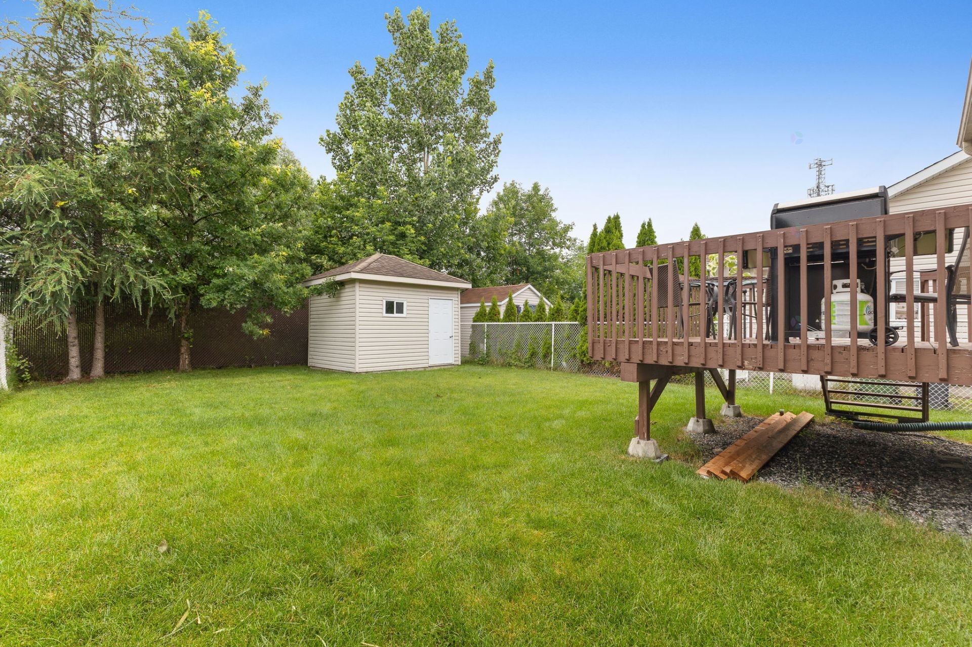 









113


Rue Marie-Louise-McGregor 

,
Gatineau (Buckingham),




QC
J8L0E2

