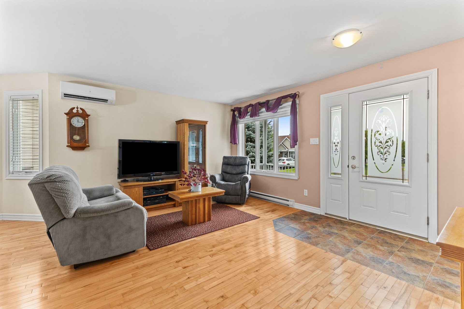 









113


Rue Marie-Louise-McGregor 

,
Gatineau (Buckingham),




QC
J8L0E2

