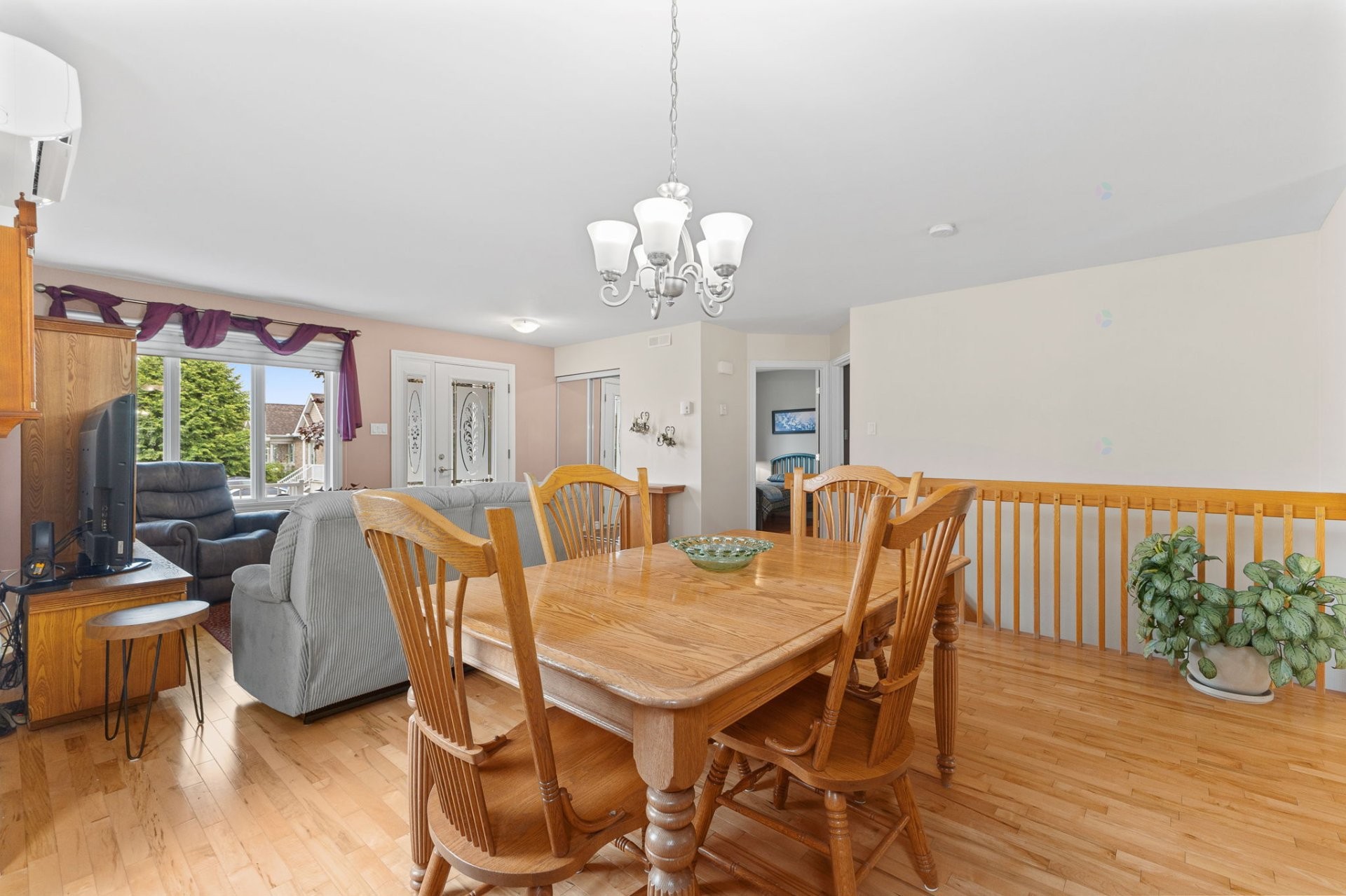 









113


Rue Marie-Louise-McGregor 

,
Gatineau (Buckingham),




QC
J8L0E2

