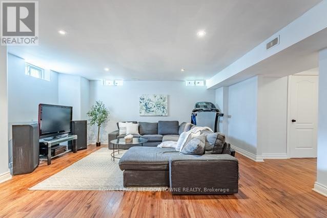 












150 MCCREADY DRIVE

,
Milton,




Ontario
L9T0V2

