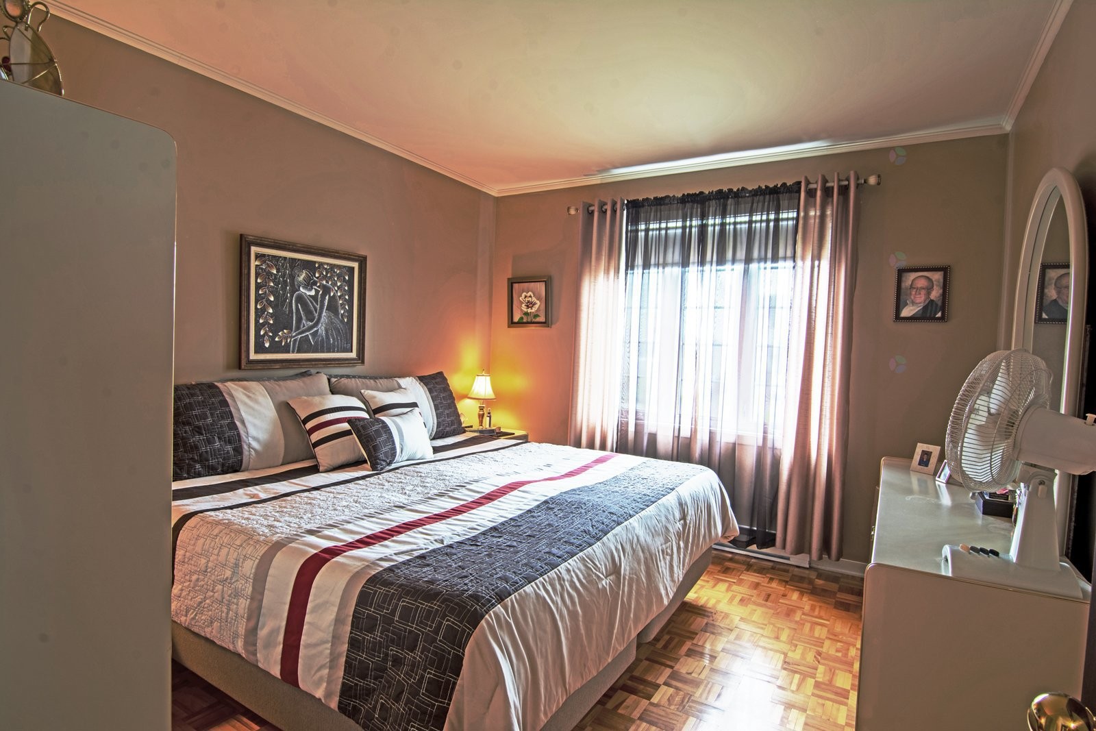 









1885


Rue Legardeur

,
Longueuil (Saint-Hubert),




QC
J3Y5E9

