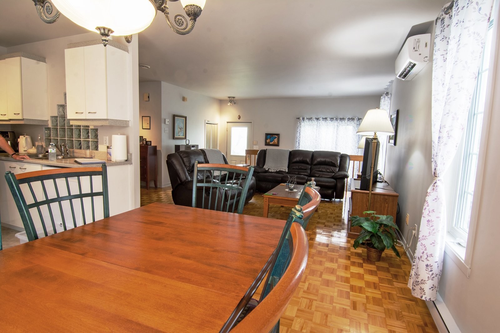 









1885


Rue Legardeur

,
Longueuil (Saint-Hubert),




QC
J3Y5E9

