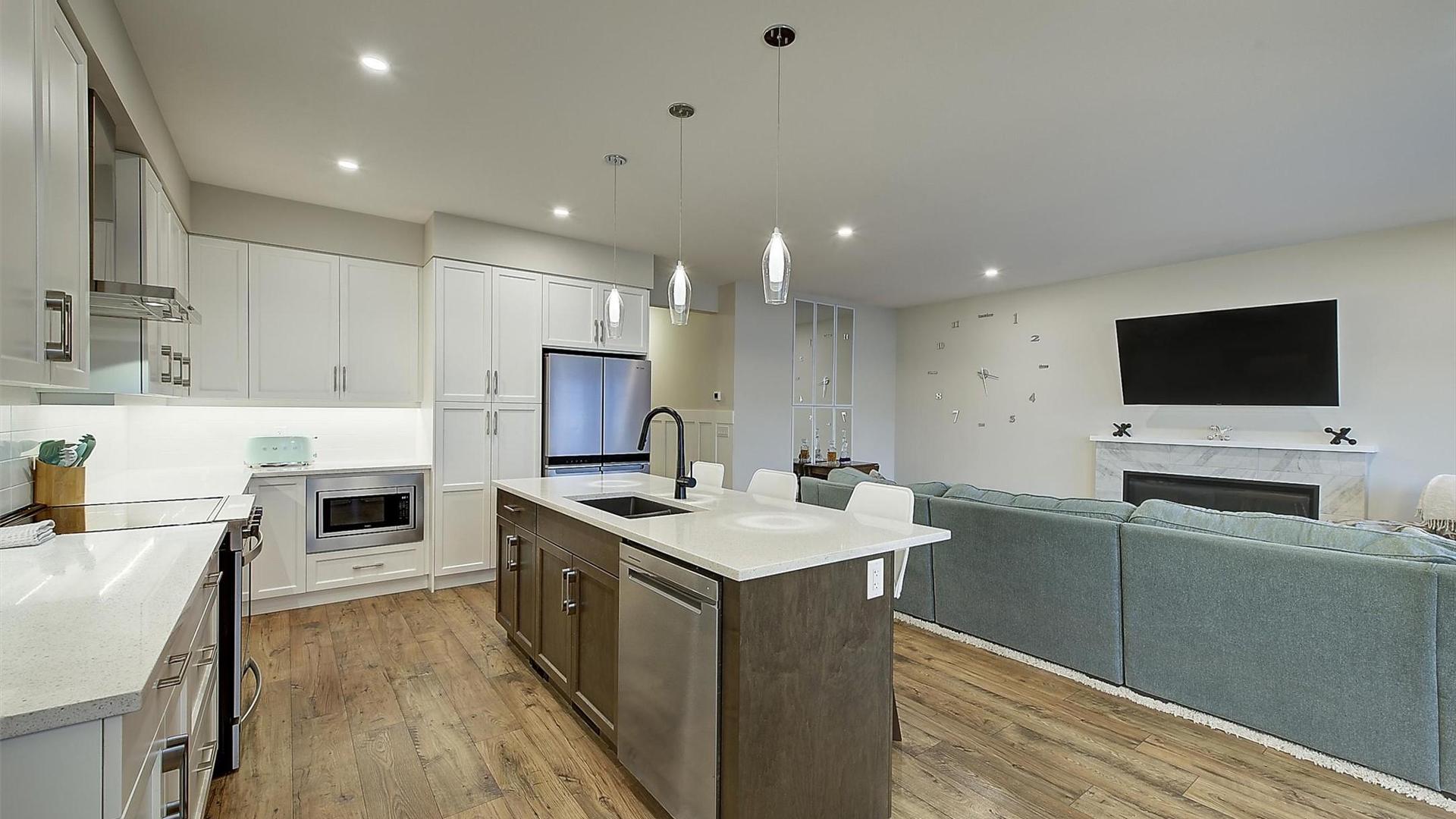 









2383


Hawks

Boulevard,
West Kelowna,




BC
V4T 0A7


