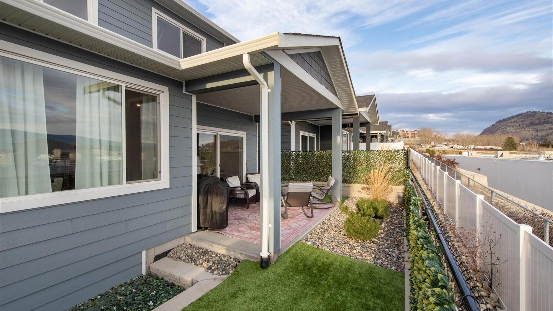 









2383


Hawks

Boulevard,
West Kelowna,




BC
V4T 0A7

