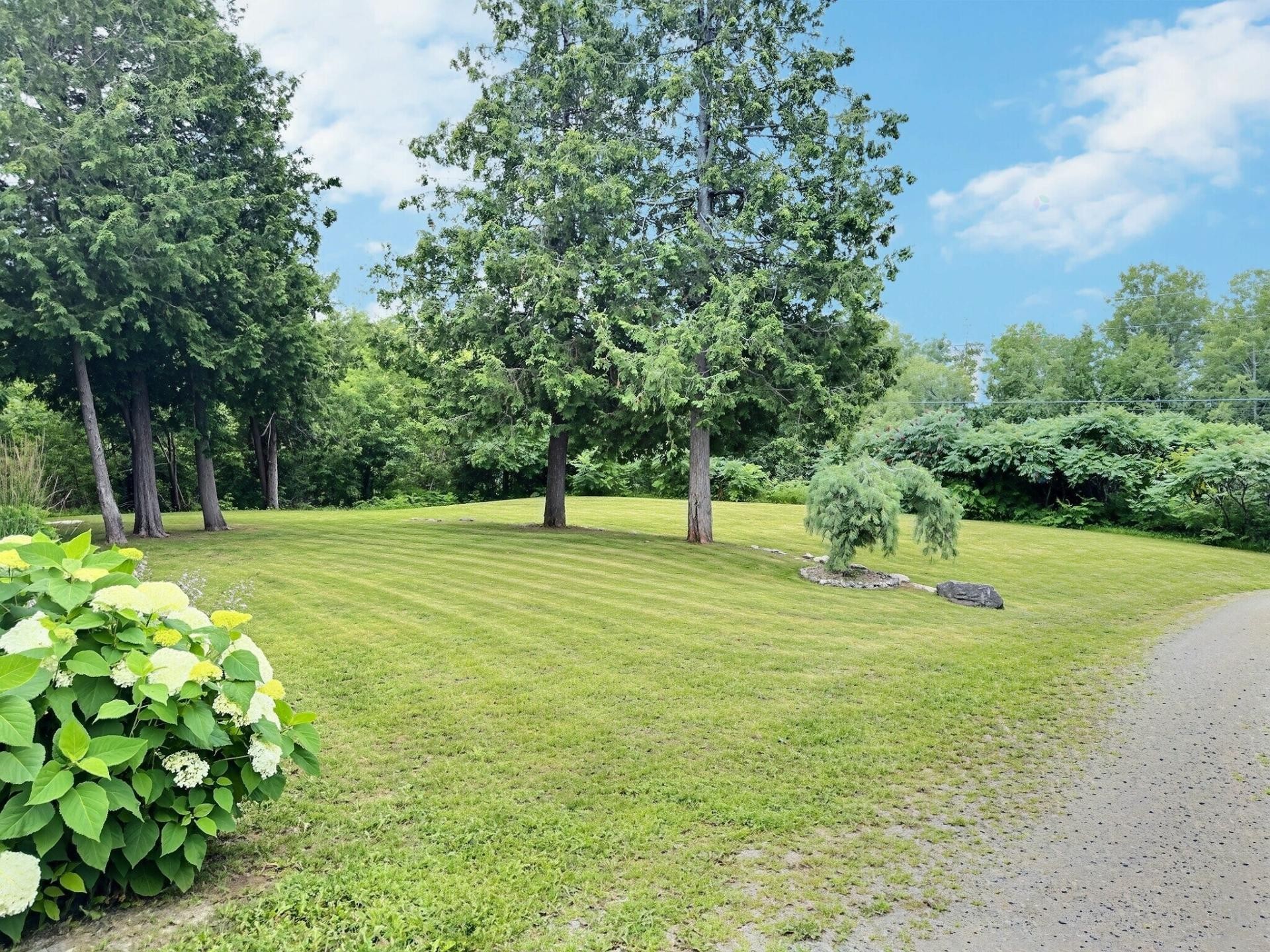 









886


Ch. du Royaume-des-Cèdres

,
Saint-Bruno-de-Guigues,




QC
J0Z2G0

