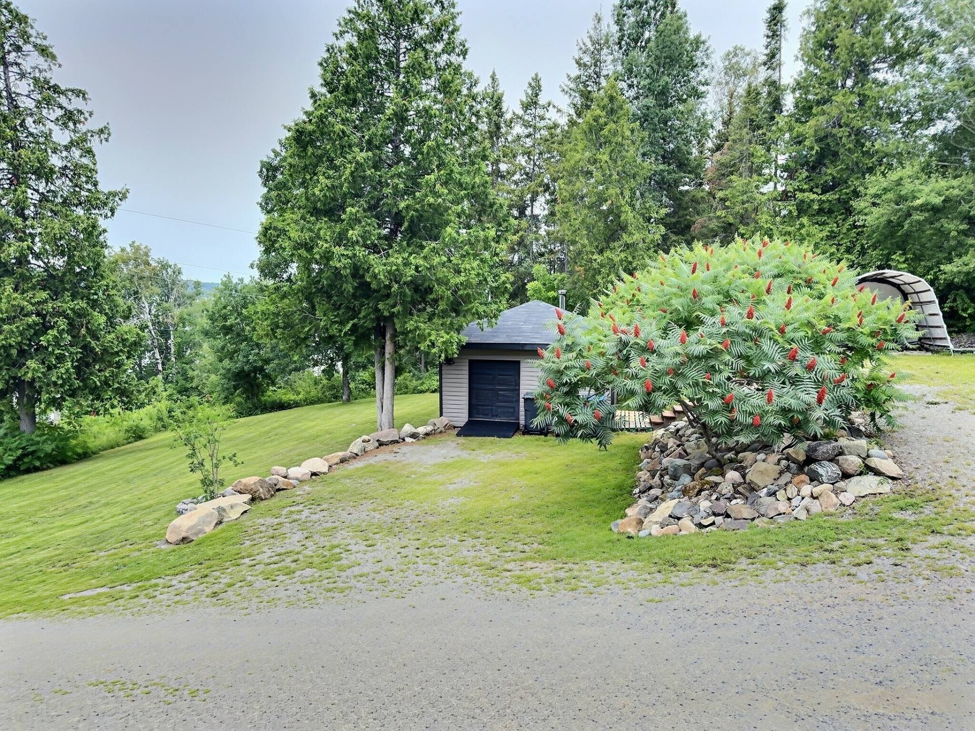 









886


Ch. du Royaume-des-Cèdres

,
Saint-Bruno-de-Guigues,




QC
J0Z2G0

