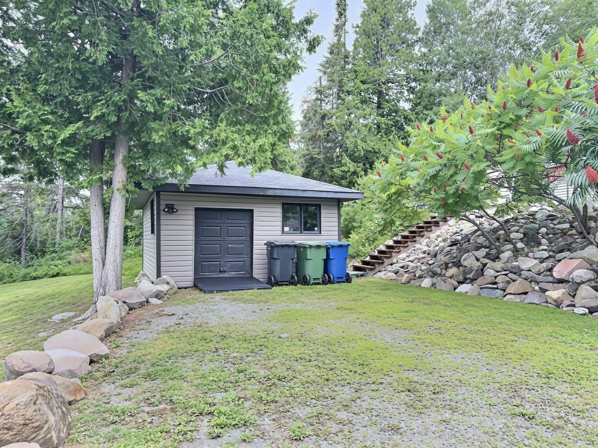 









886


Ch. du Royaume-des-Cèdres

,
Saint-Bruno-de-Guigues,




QC
J0Z2G0

