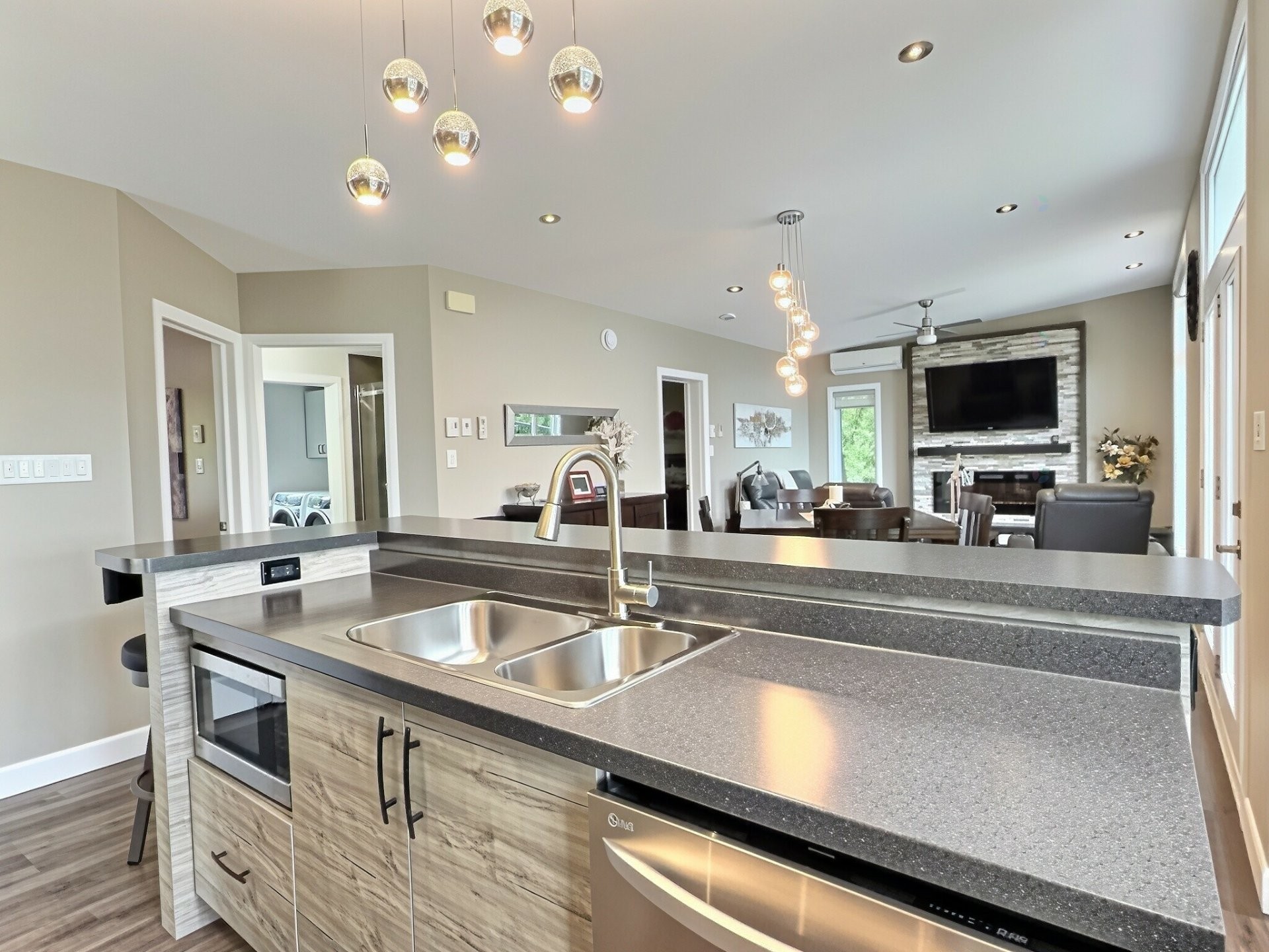 









886


Ch. du Royaume-des-Cèdres

,
Saint-Bruno-de-Guigues,




QC
J0Z2G0

