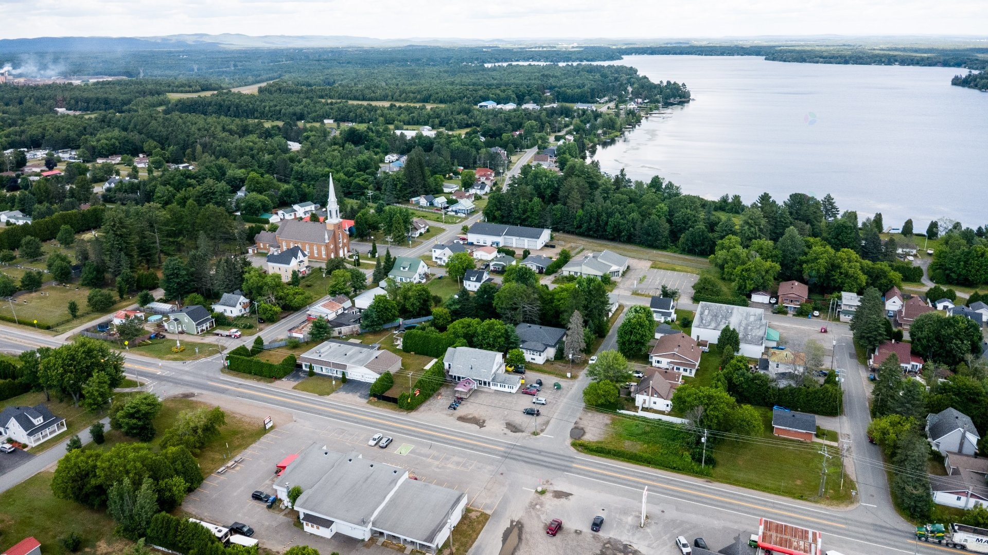 









700


Route de Lac-à-la-Tortue

,
Shawinigan,




QC
G0X1L0

