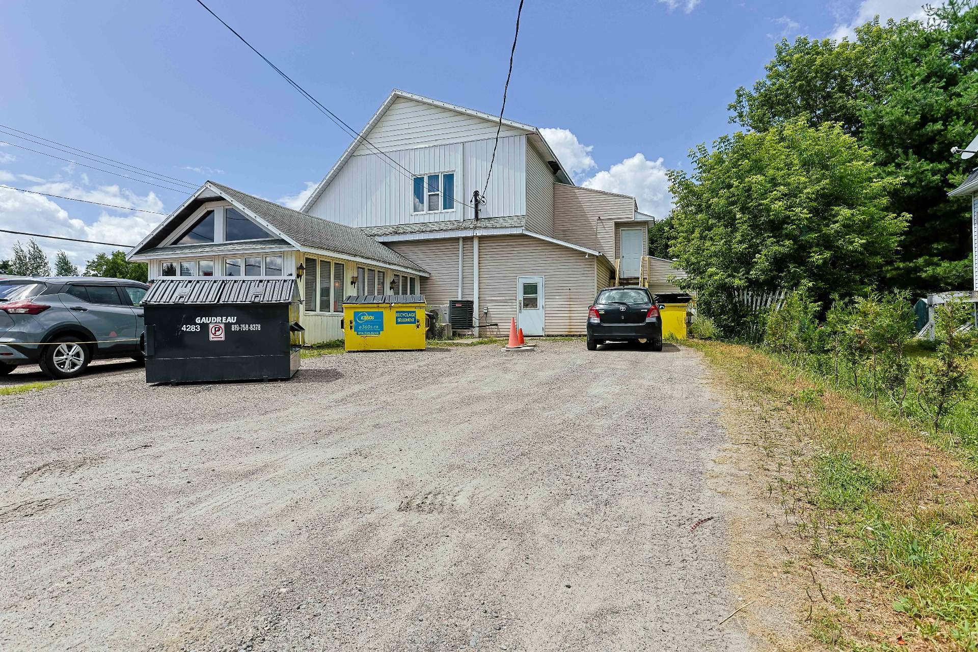 









700


Route de Lac-à-la-Tortue

,
Shawinigan,




QC
G0X1L0

