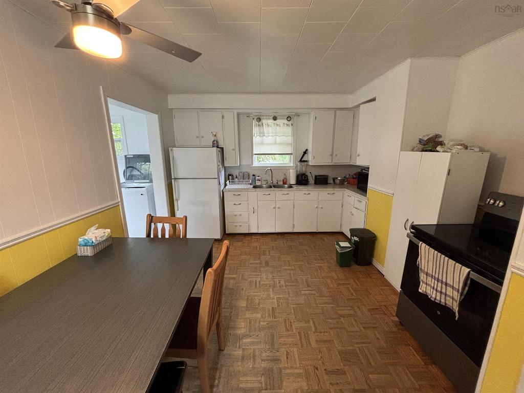 












42 Clifford Street

,
North Sydney,




NS
B2A 1X3


