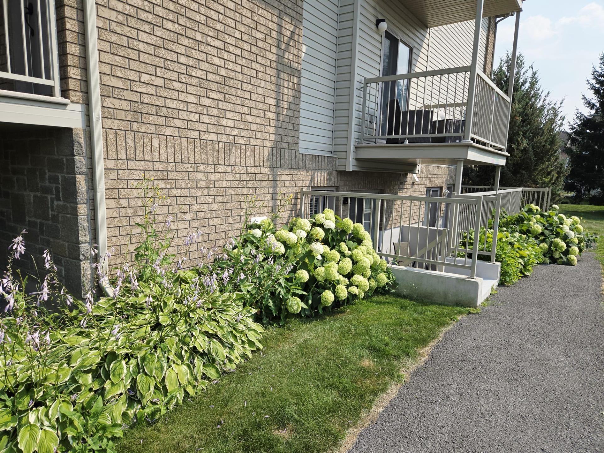 









389


Boul. des Grives

, 1,
Gatineau (Hull),




QC
J9A0E4

