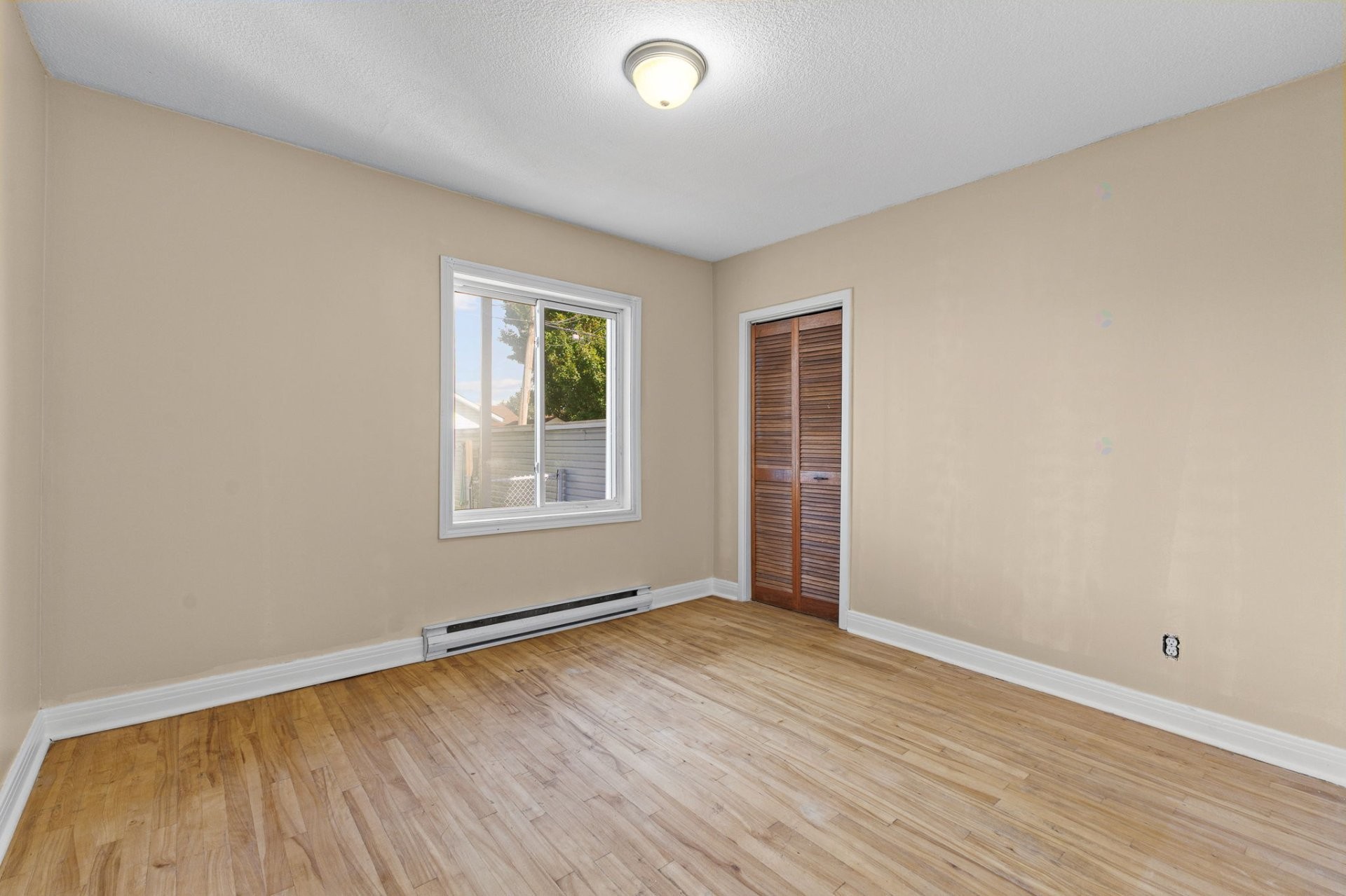 









354


Rue Mondoux

,
Gatineau (Gatineau),




QC
J8P5X6

