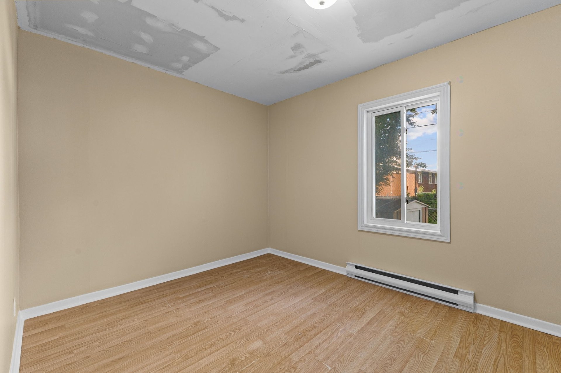 









354


Rue Mondoux

,
Gatineau (Gatineau),




QC
J8P5X6

