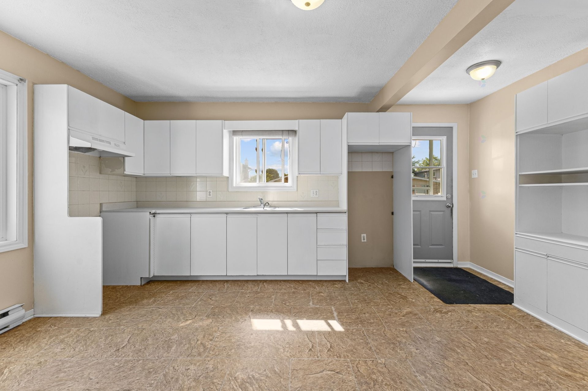 









354


Rue Mondoux

,
Gatineau (Gatineau),




QC
J8P5X6

